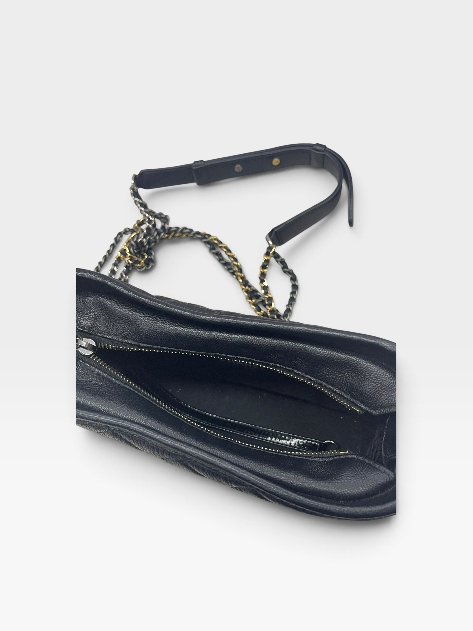 Pre-Owned CHANEL Hobo Bag / Product Code: 093003