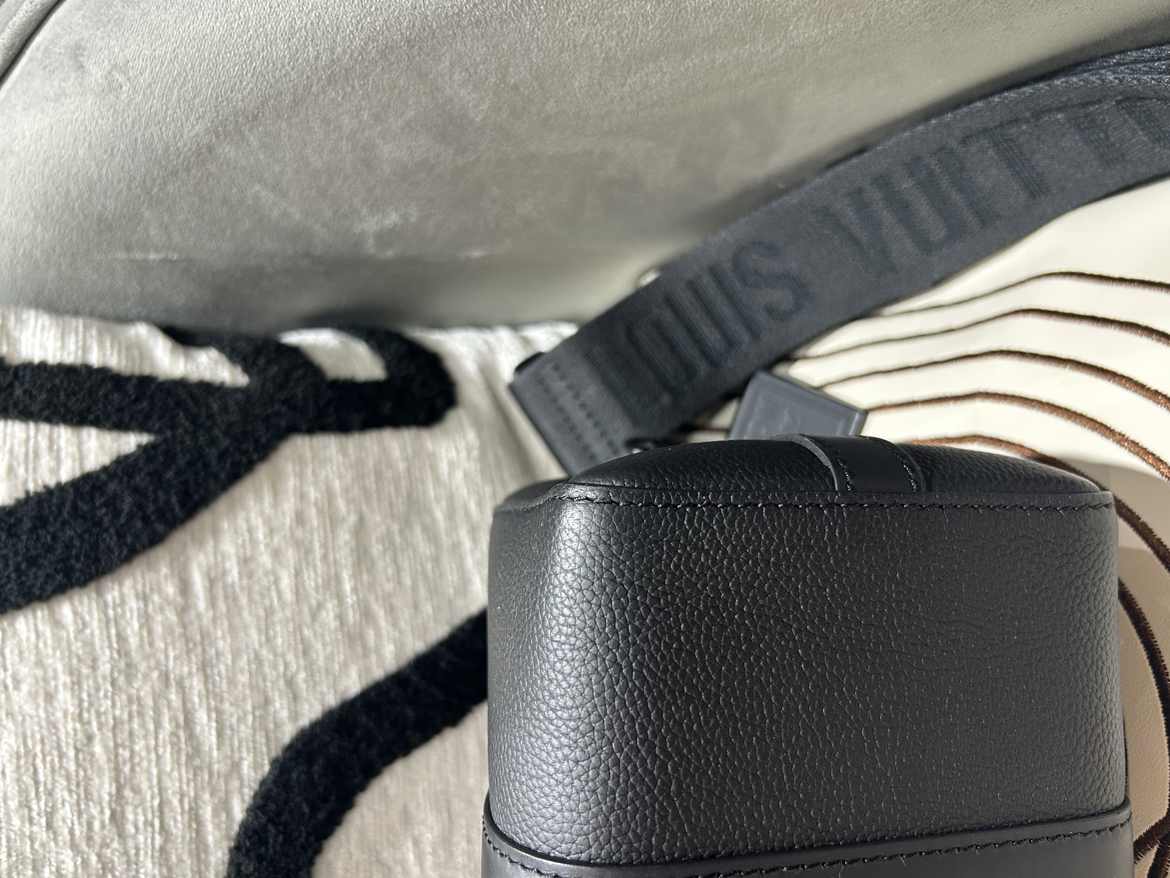 Lv city keepall M59255 黑色Aerogram粒面小牛皮 100%Authentic ,98%new ✅NFC✅dust bag✅盒