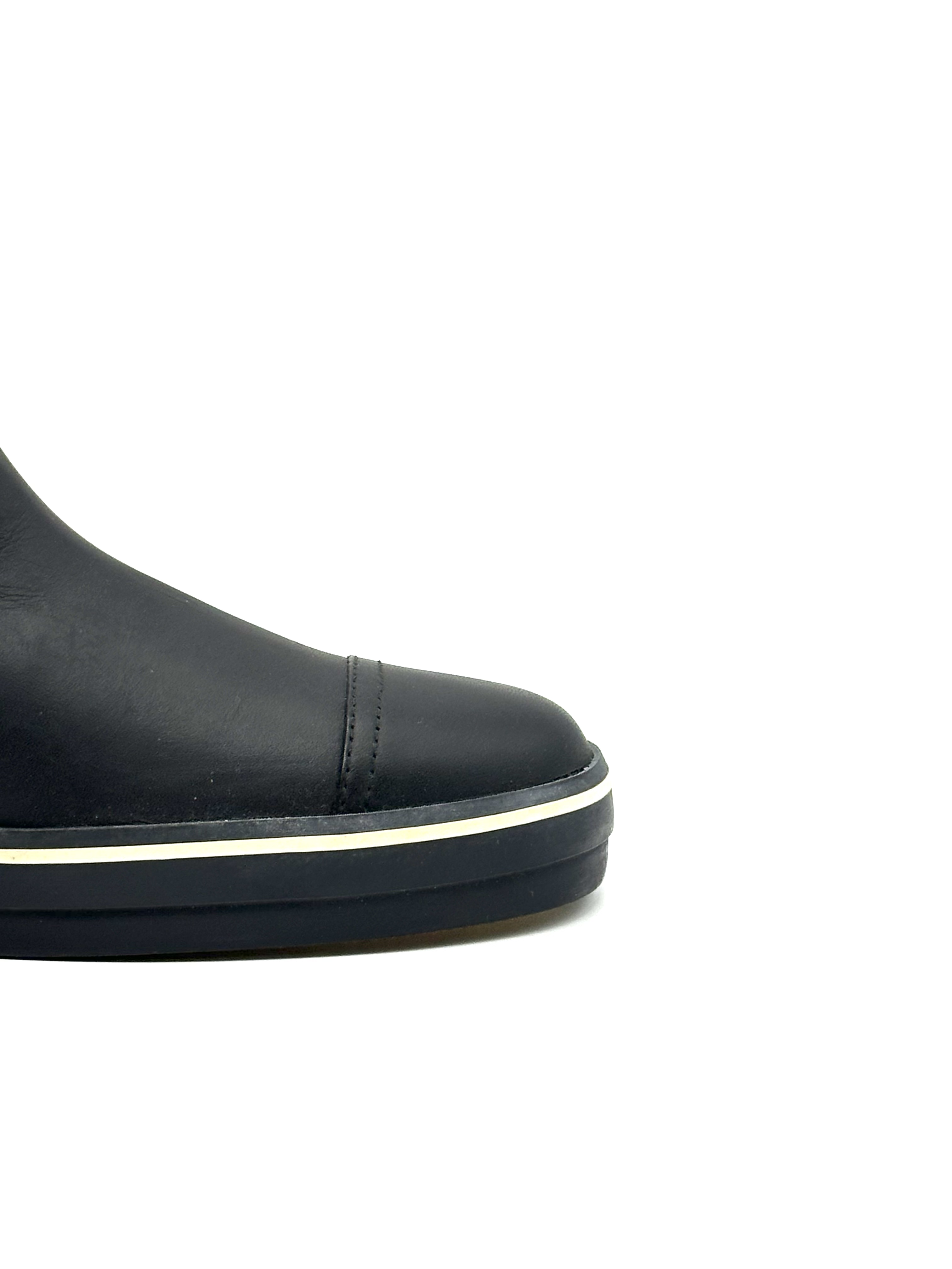 Pre-owned Chanel black quilted leather mid-calf boots / Product Code: 26040406