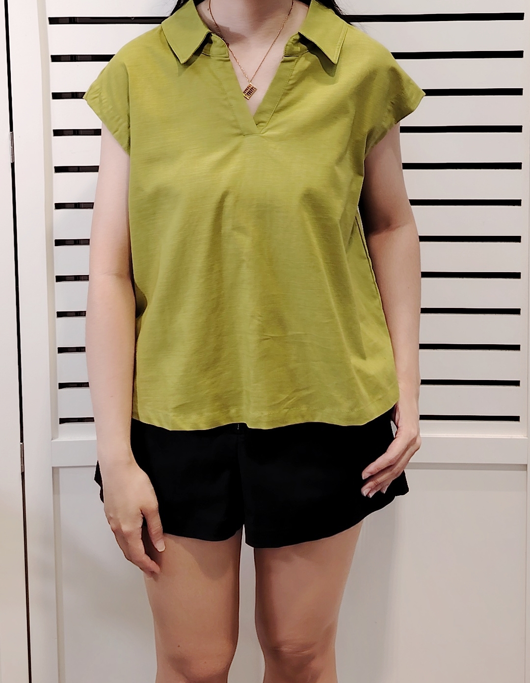 H9378 Linen Collar Sleeve less Blouse