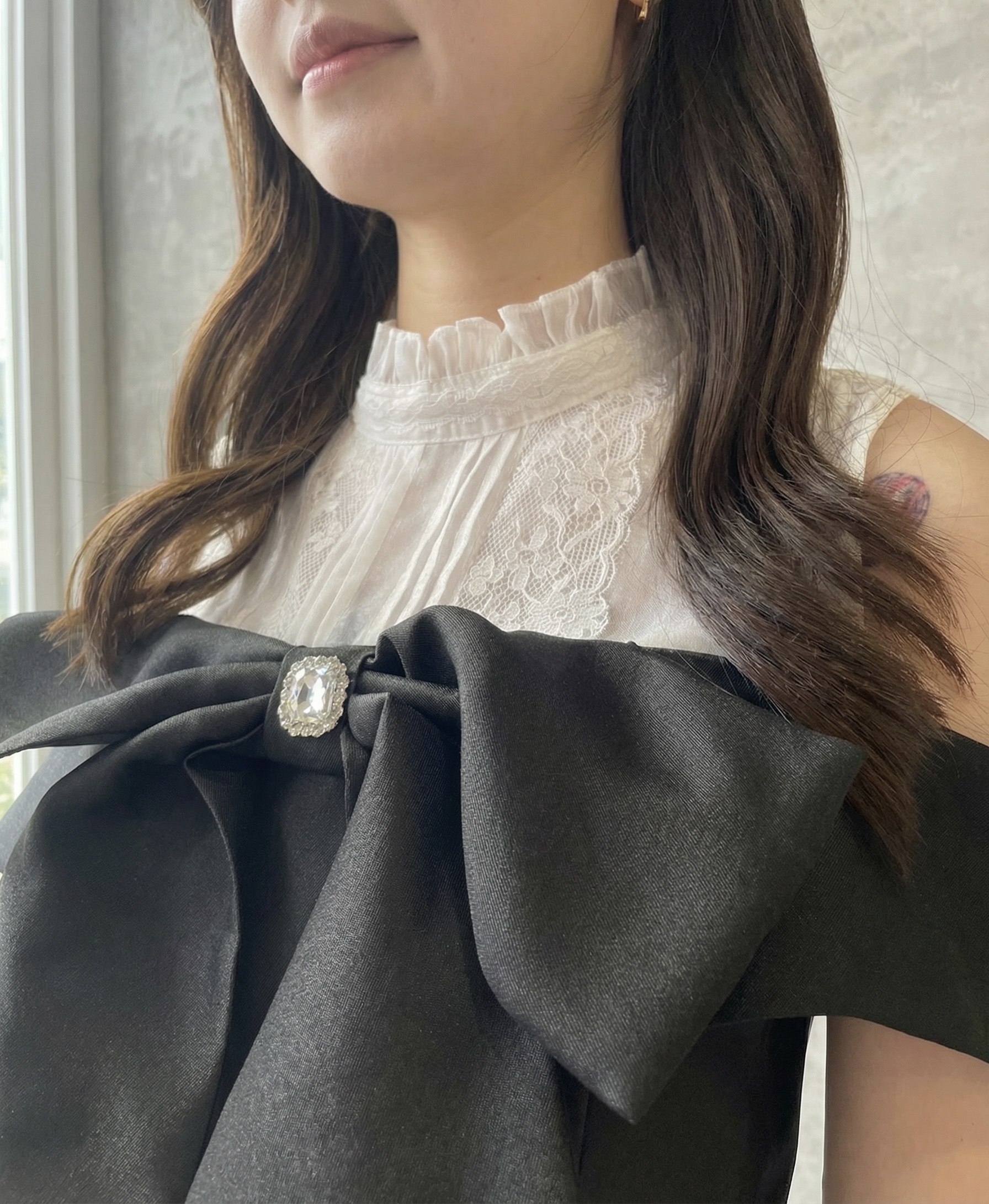 優雅蝴蝶結露肩上衣