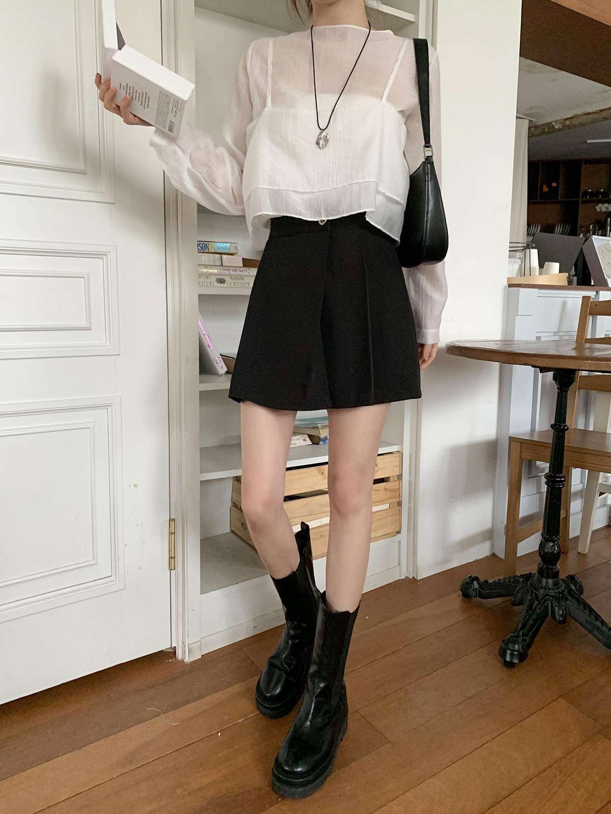 ♡ 褶 裙 金 鈕 短 褲。