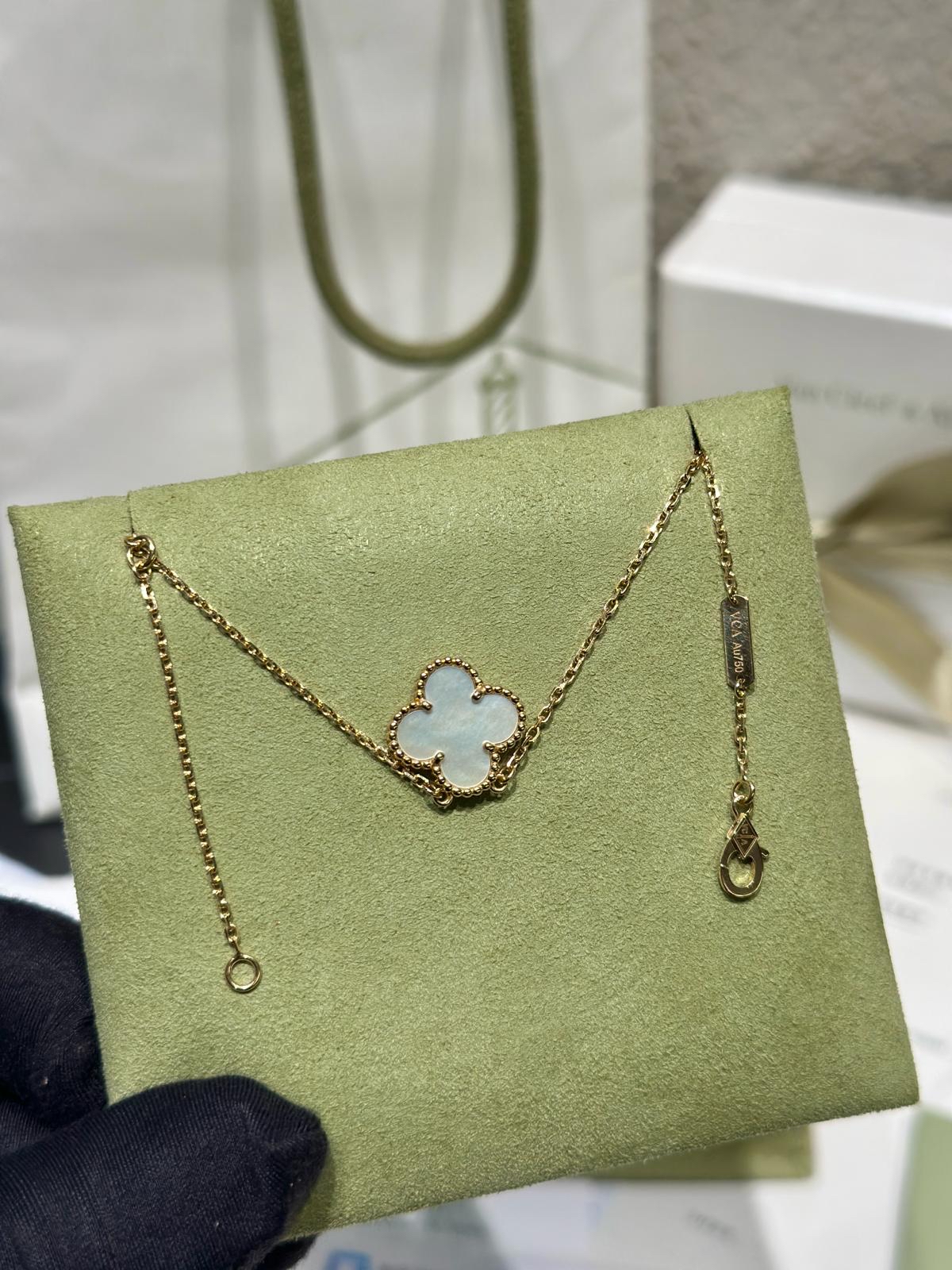 Pre-owned VCA Vintage Alhambra 18k Necklace/ Product Code: 26042703