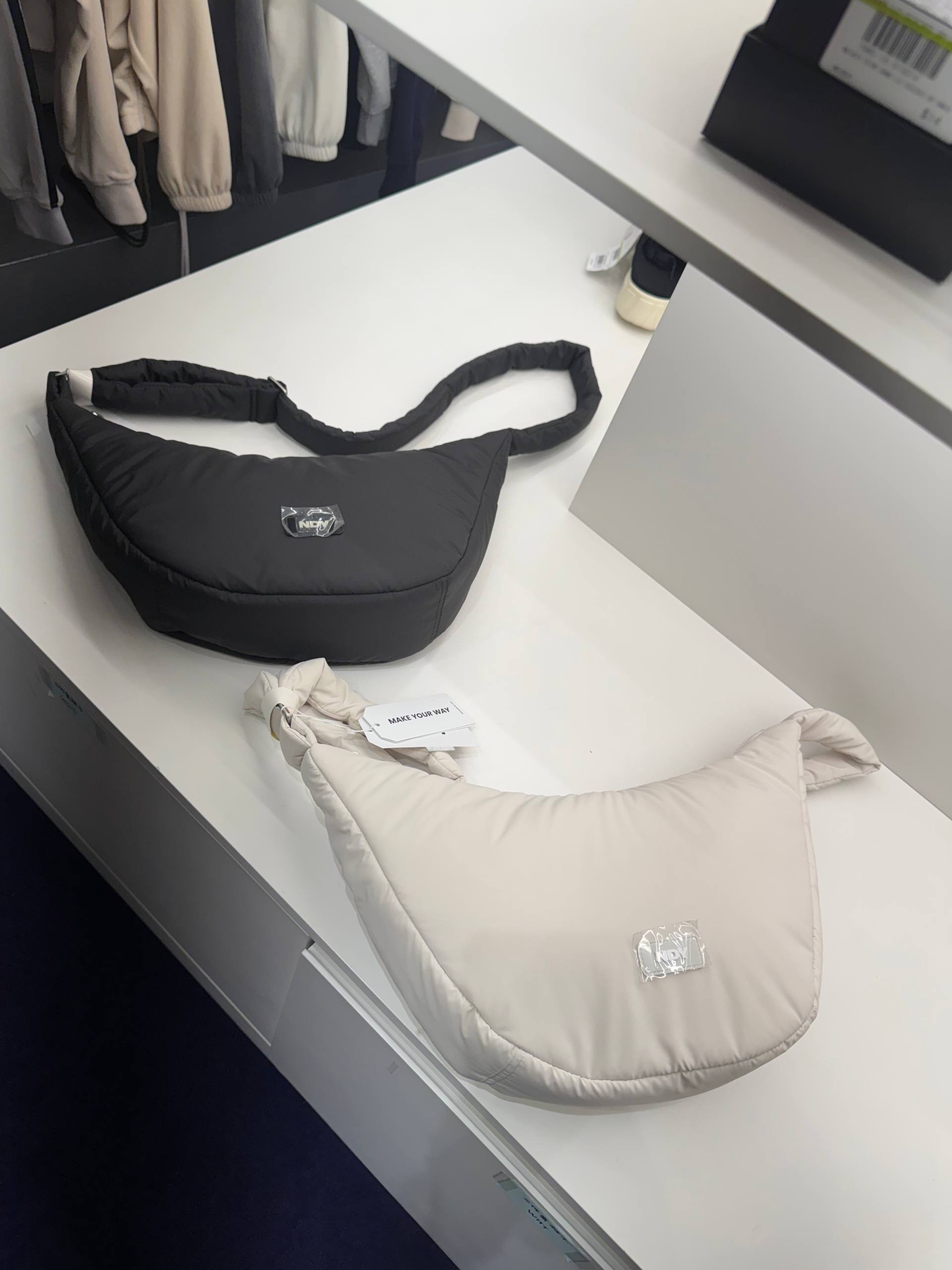 🇰🇷Nerdy 牛角泡芙斜挎包✨