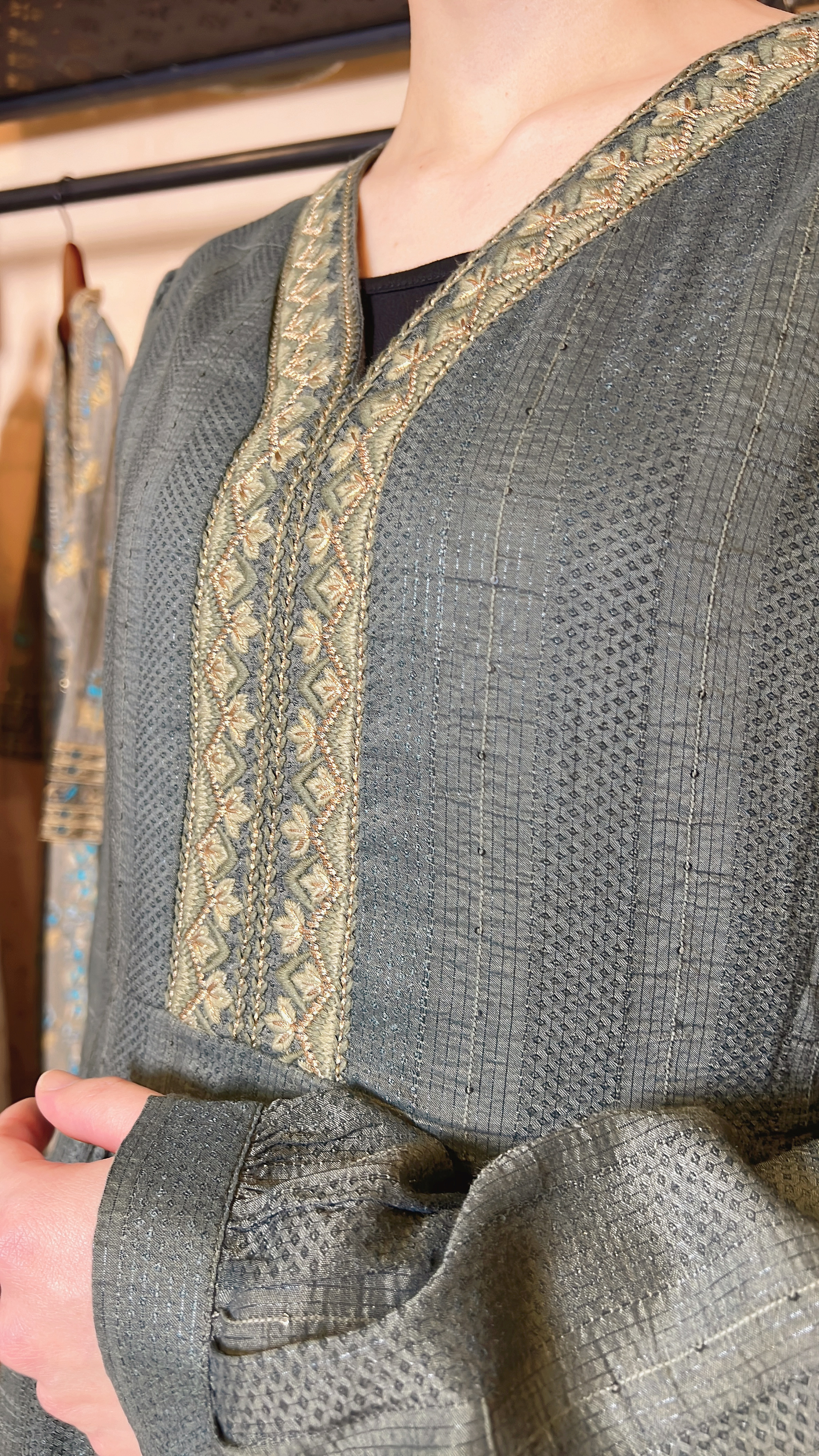 Crocodile Green Diamond Pattern Cloth V-neck Long-sleeve OP 47" #1073