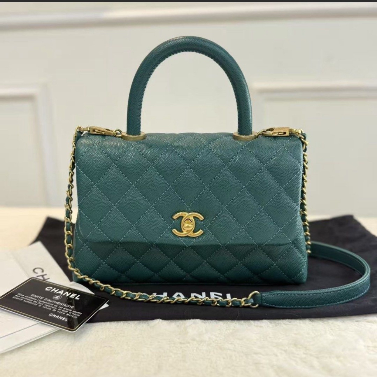 CHANEL香奈兒 Coco Handle 小號 翡翠綠金扣 荔枝紋牛皮 手柄壓花 可拆卸肩帶  經典菱格口蓋包 時尚單肩手提包 女款 現貨