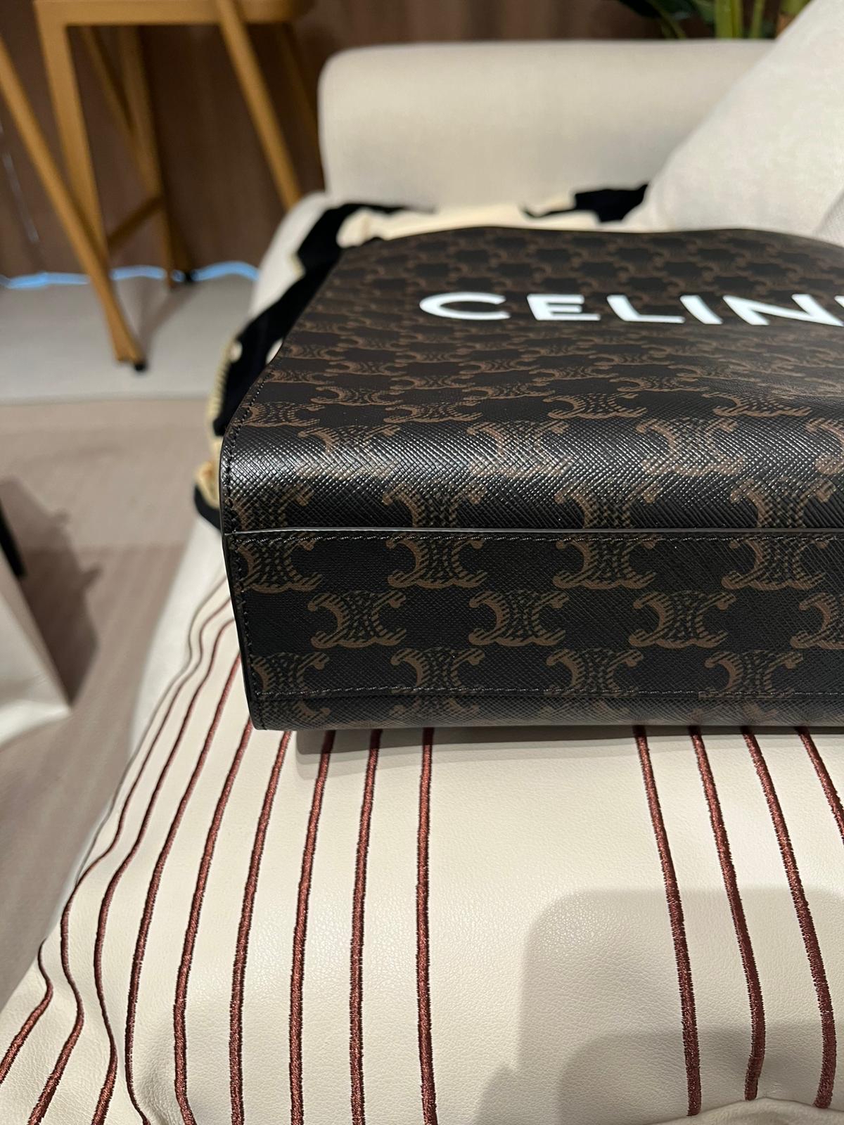 Celine vertical cabas small tote in triomphe  100%Authentic ,98%new✅塵袋 