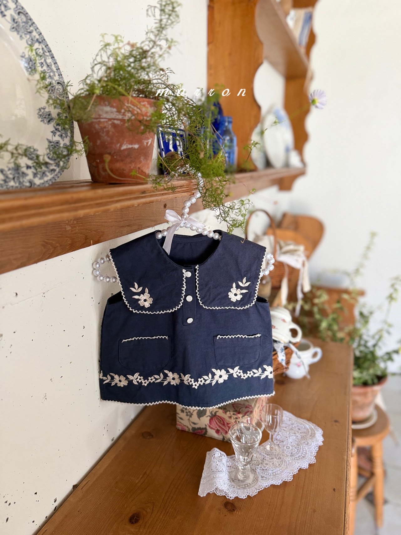 ☀️預訂 韓國直送☀️🇰🇷Marron兩色花卉刺繡口袋翻領背心