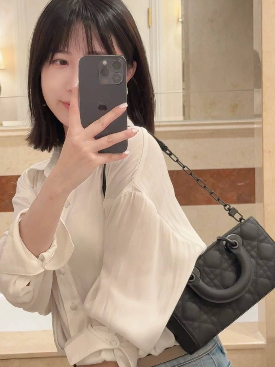 小号LADY D-JOY 手袋黑色横款磨砂戴妃包小号😎🖤 独家手机版本实物实拍 上身实拍 尺寸:22x12x6厘米(长x高x宽)