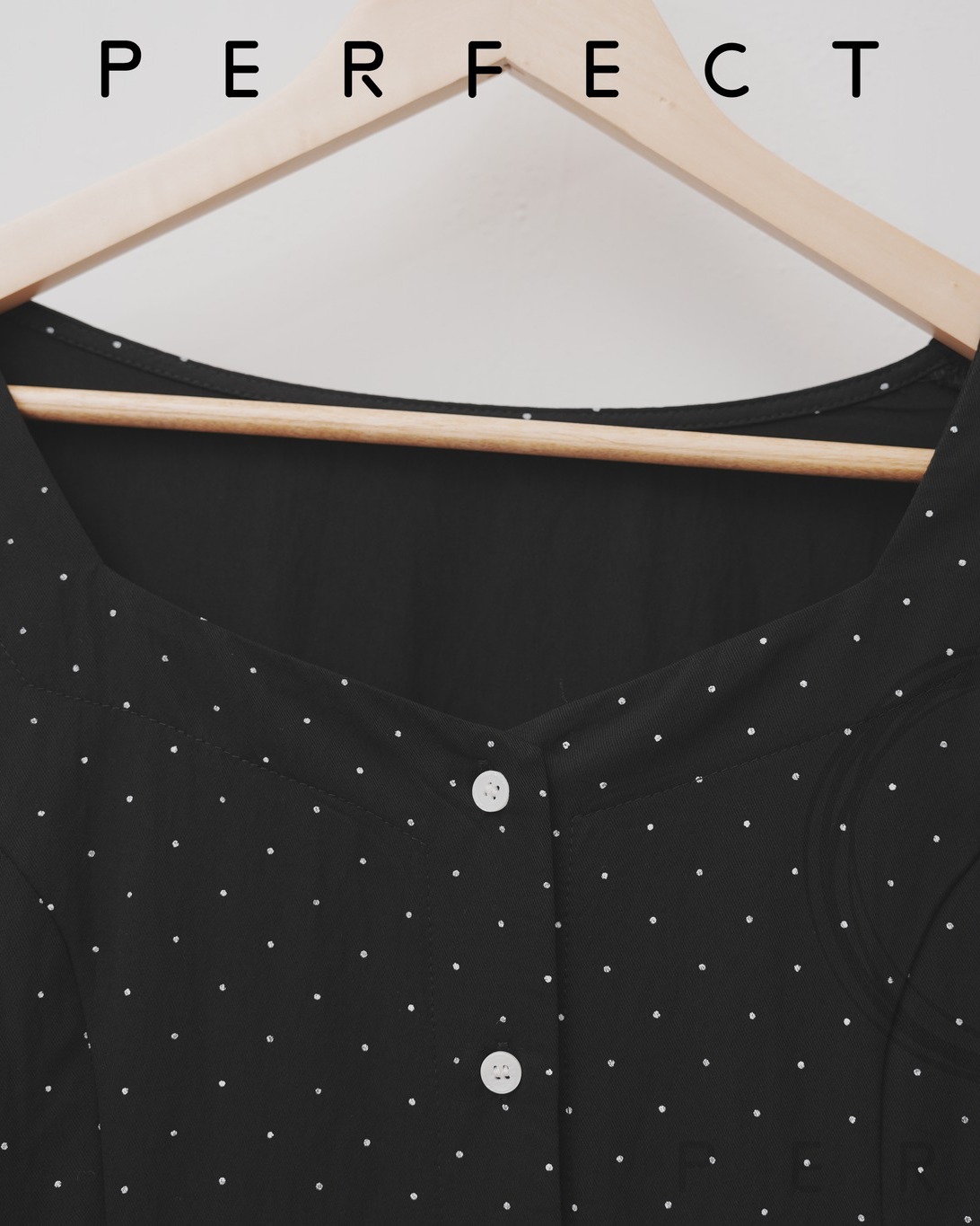 T0006_心型領RUFFLE衣腳上衣（黑色波點）