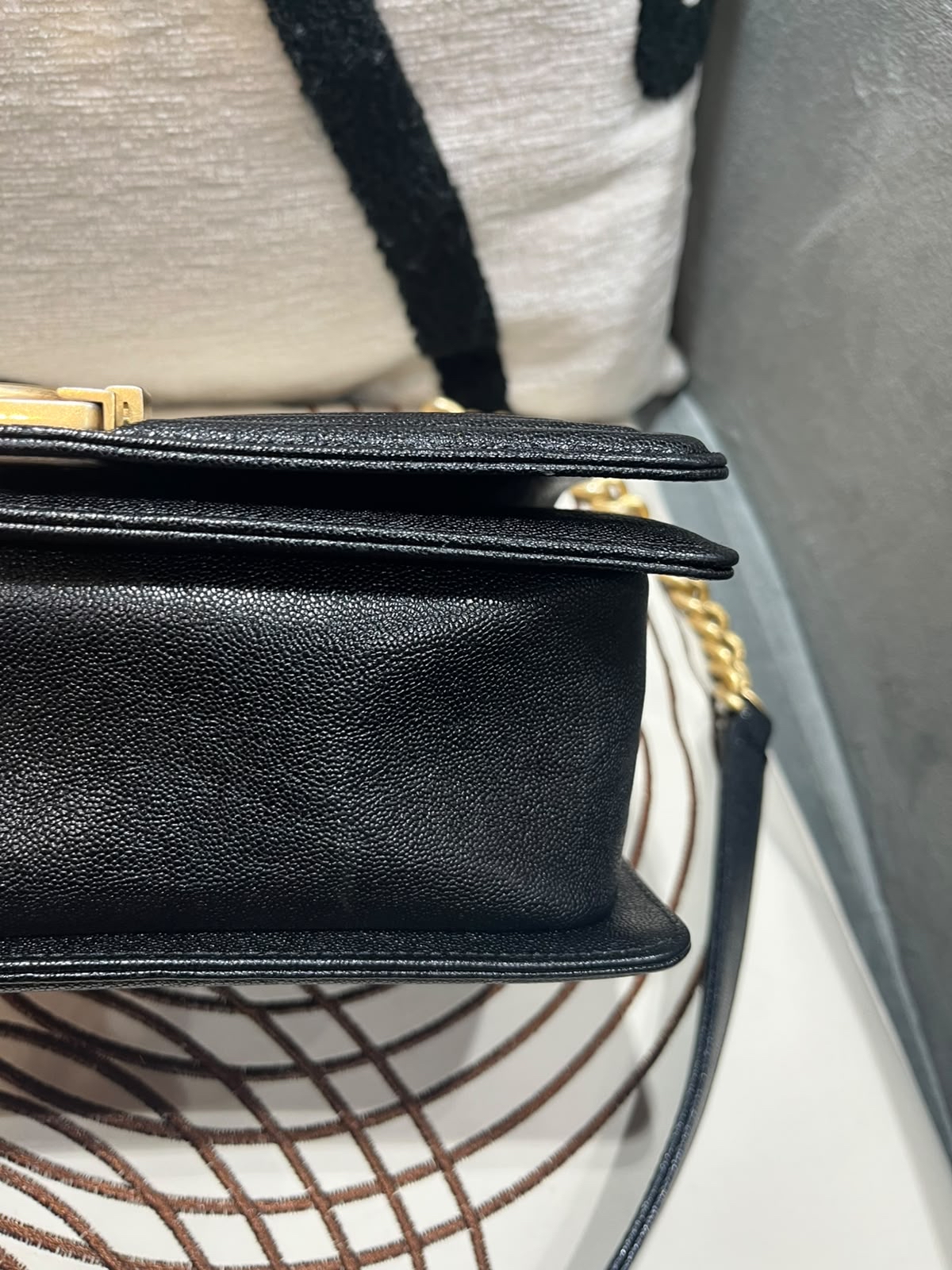 Chanel boy medium 黑色魚子醬牛皮 100%Authentic,90%New ✅貼✅塵袋