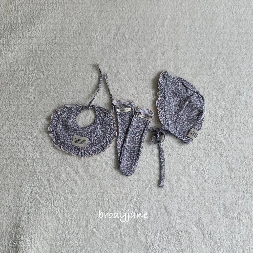 🇰🇷Brodyjane bonnet/bib/socks