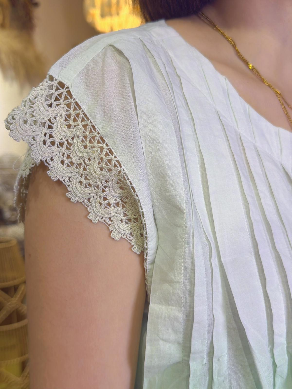 2189 Mint Green Accordion Front Lace Sleeve Top