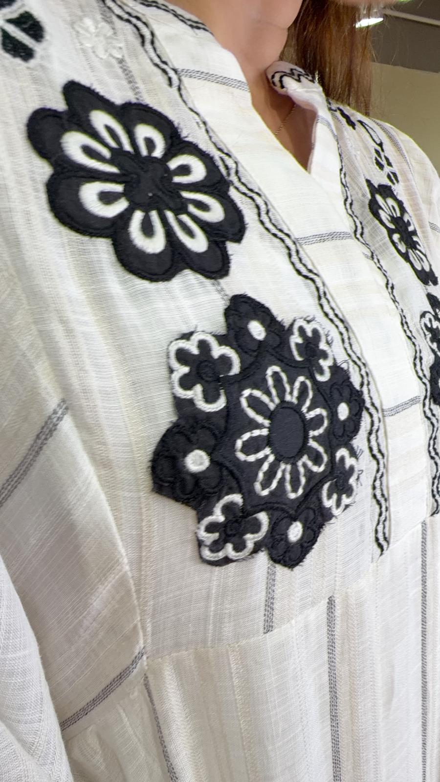 PKT 2638 Soft White With Black Emb Flower OP 50"