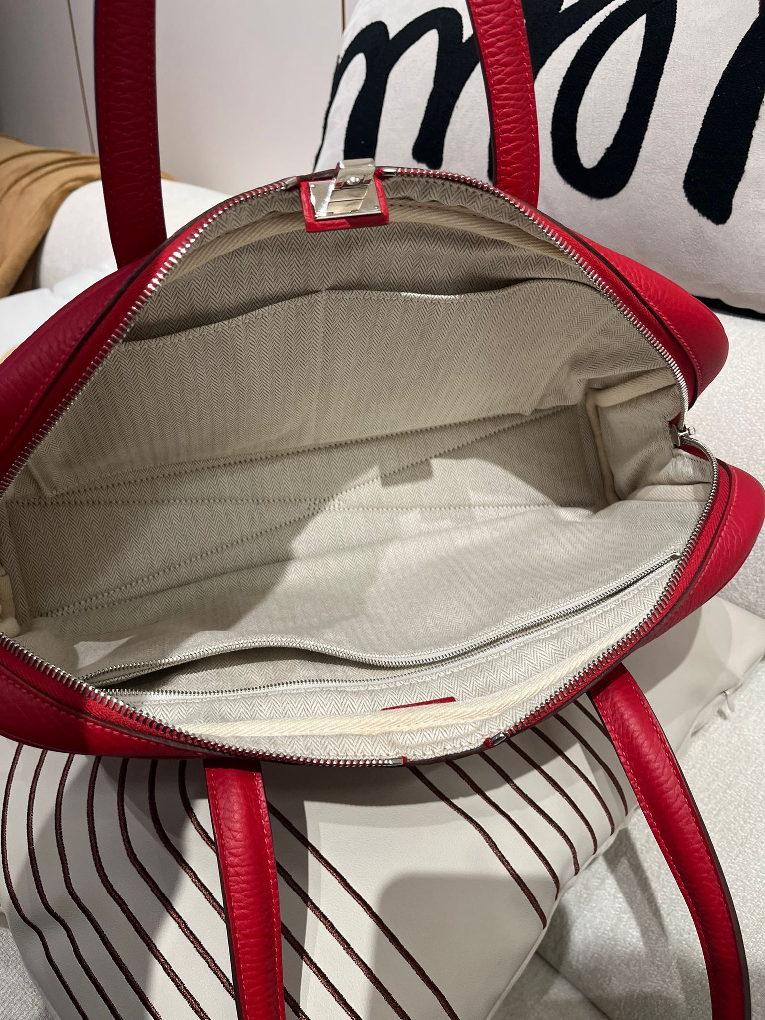 Hermes Victoria elan STAMP [P] 100%Authentic,98%new  ✅key lock ✅dust bag 