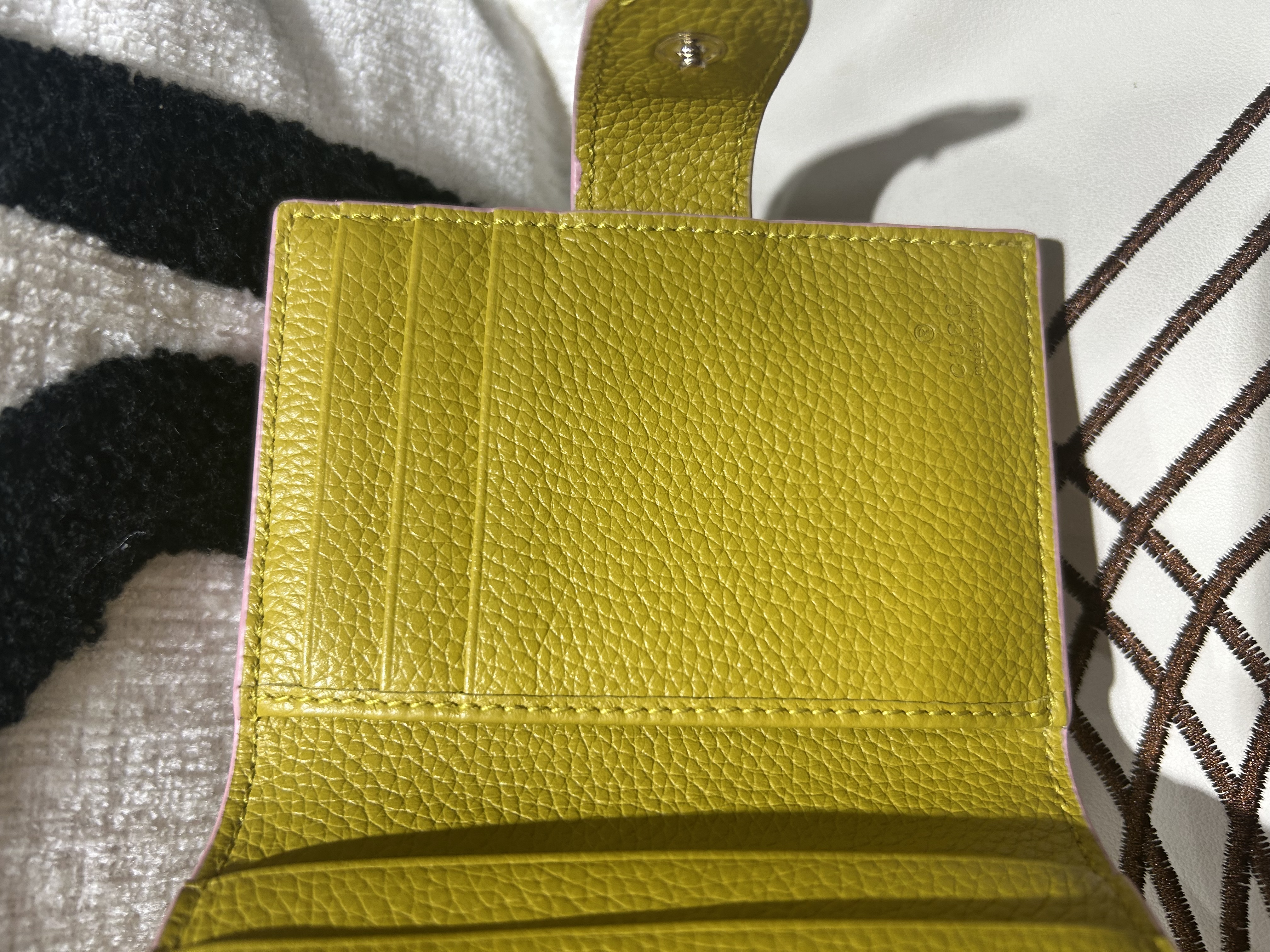 Gucci Card holder Calfskin 100%Authentic, 99%New ✅Dust bag