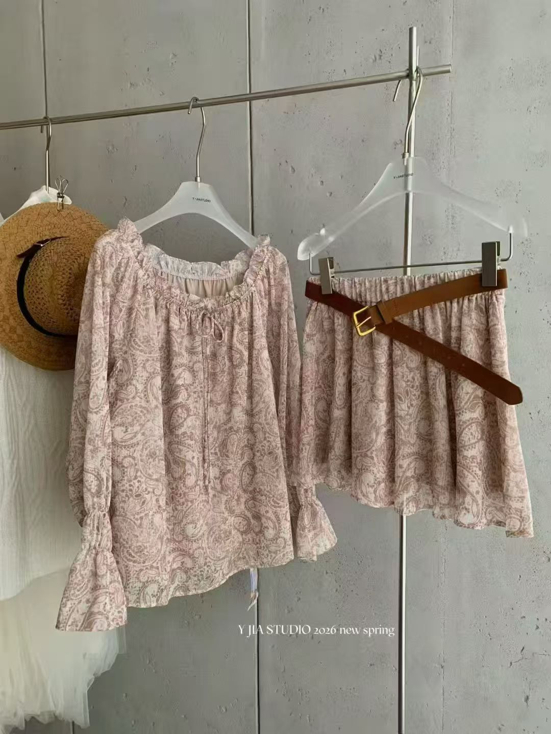 4556 一字肩套装