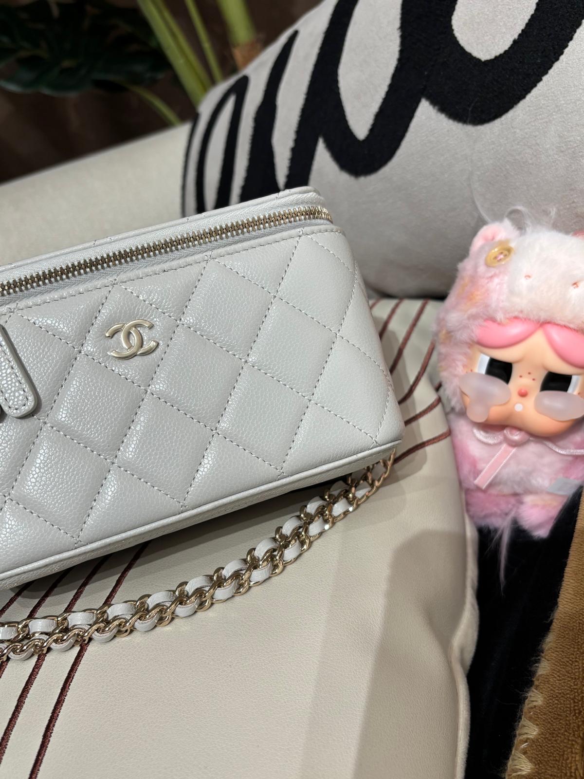 Chanel vanity with chain  灰色亮面粒粒牛皮長盒子 AP1341 100%Authentic, 98%new ✅晶片✅Dust bag✅Box