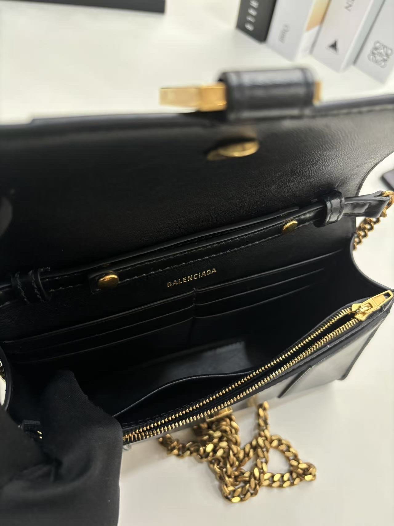 【預訂貨品】巴黎世家黑金沙漏包