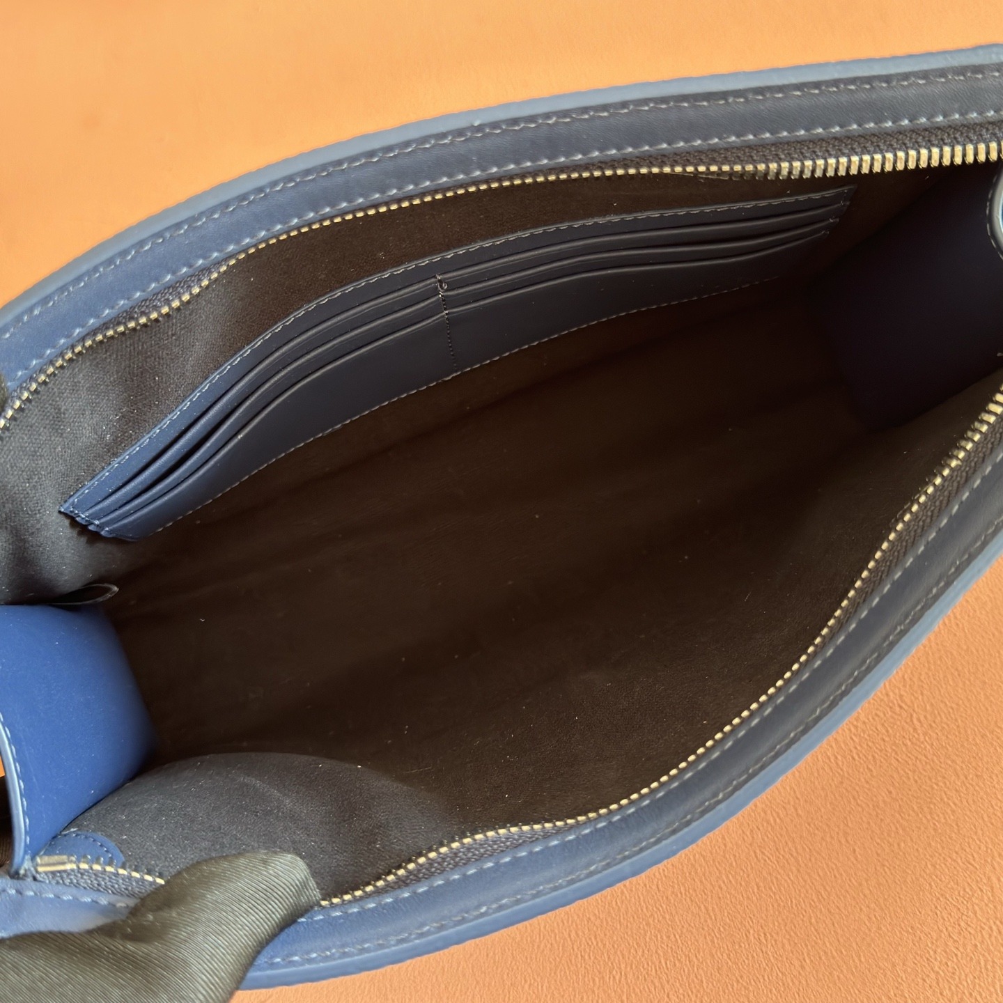 【原單】GUCCI 新年系列互扣式馬鐙印花手拿袋