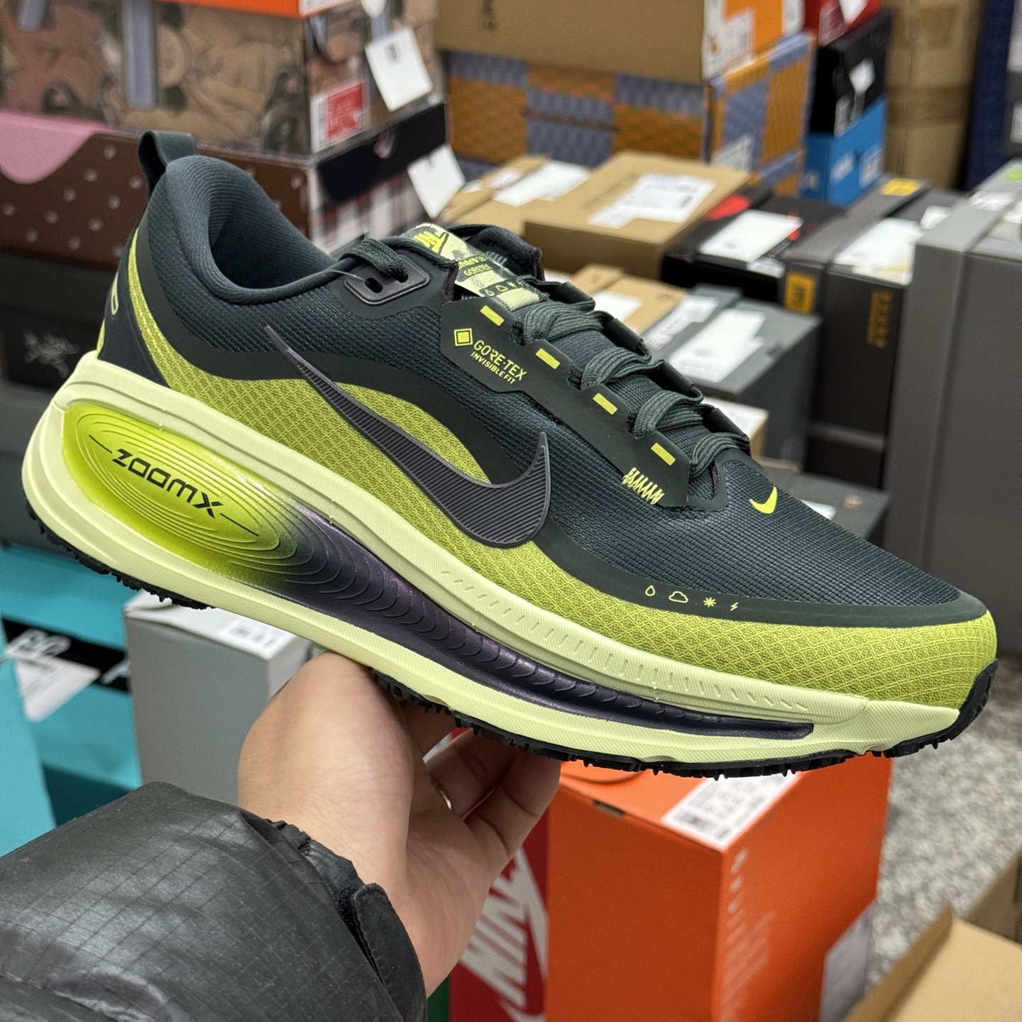 Nike Vomero 18 GORE-TEX HQ7002-300 