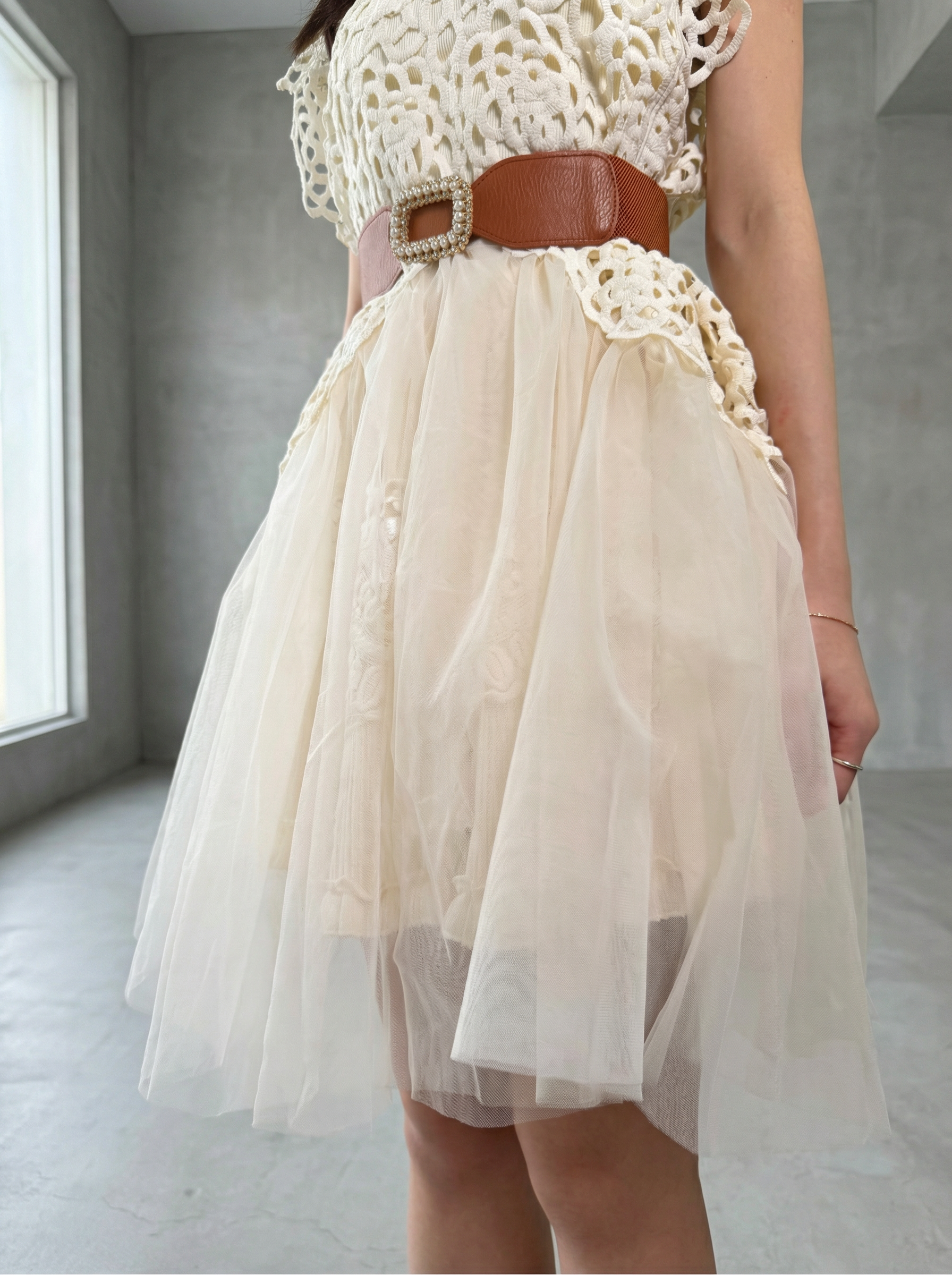 優雅蕾絲拼接蓬蓬裙洋裝（腰帶另行購買）