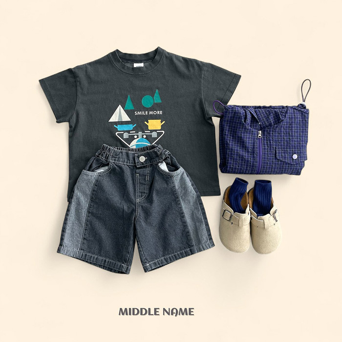 🇰🇷middle name tee