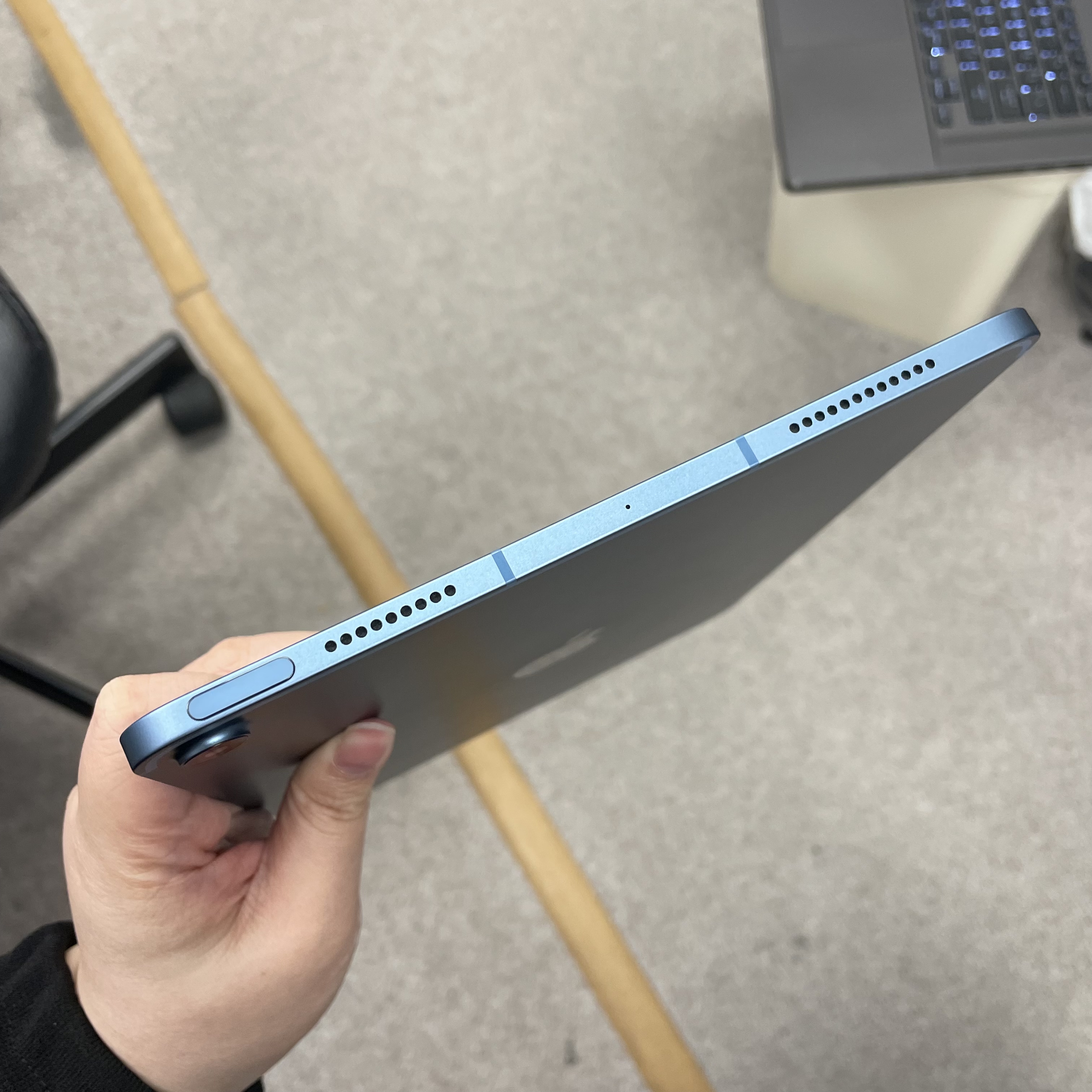*625384 iPad Air 5 勁靚機 256GB 插卡版 藍色 blue