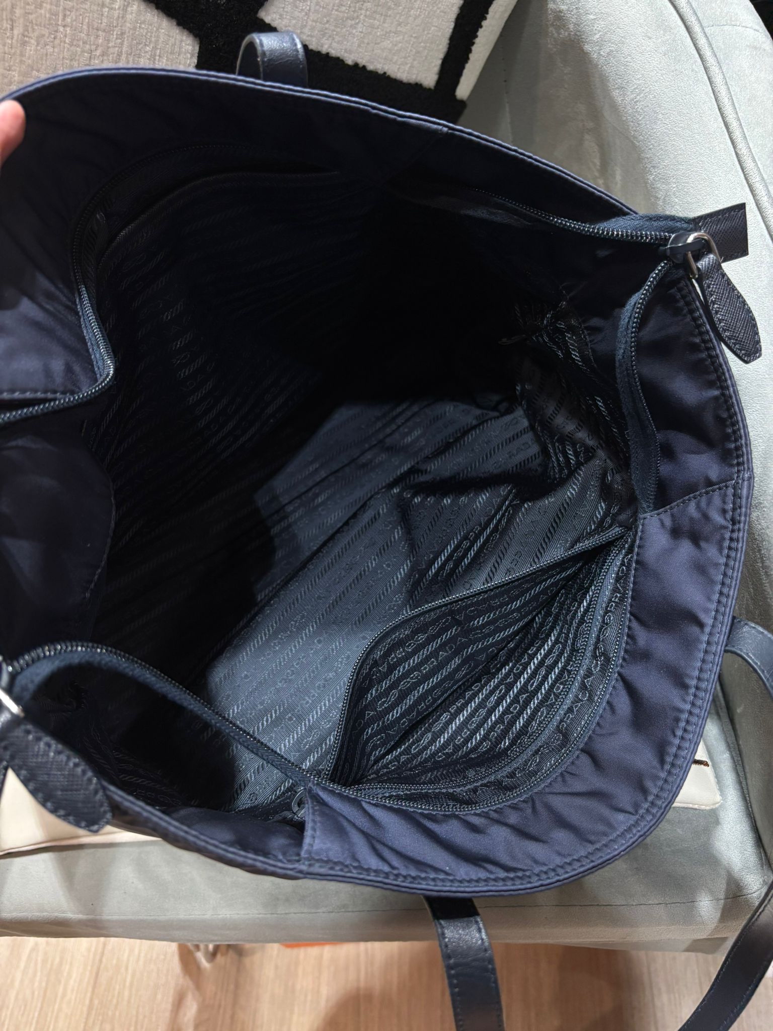 Prada Re-Nylon Tote Bag Navy 1BG052 100%Authentic, 98%New ✅NFC
