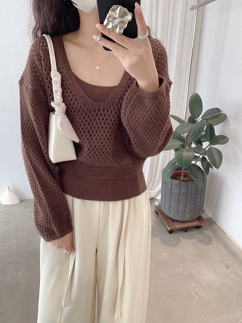 吊带修身针织打底+镂空休闲长袖V领毛衣两件套