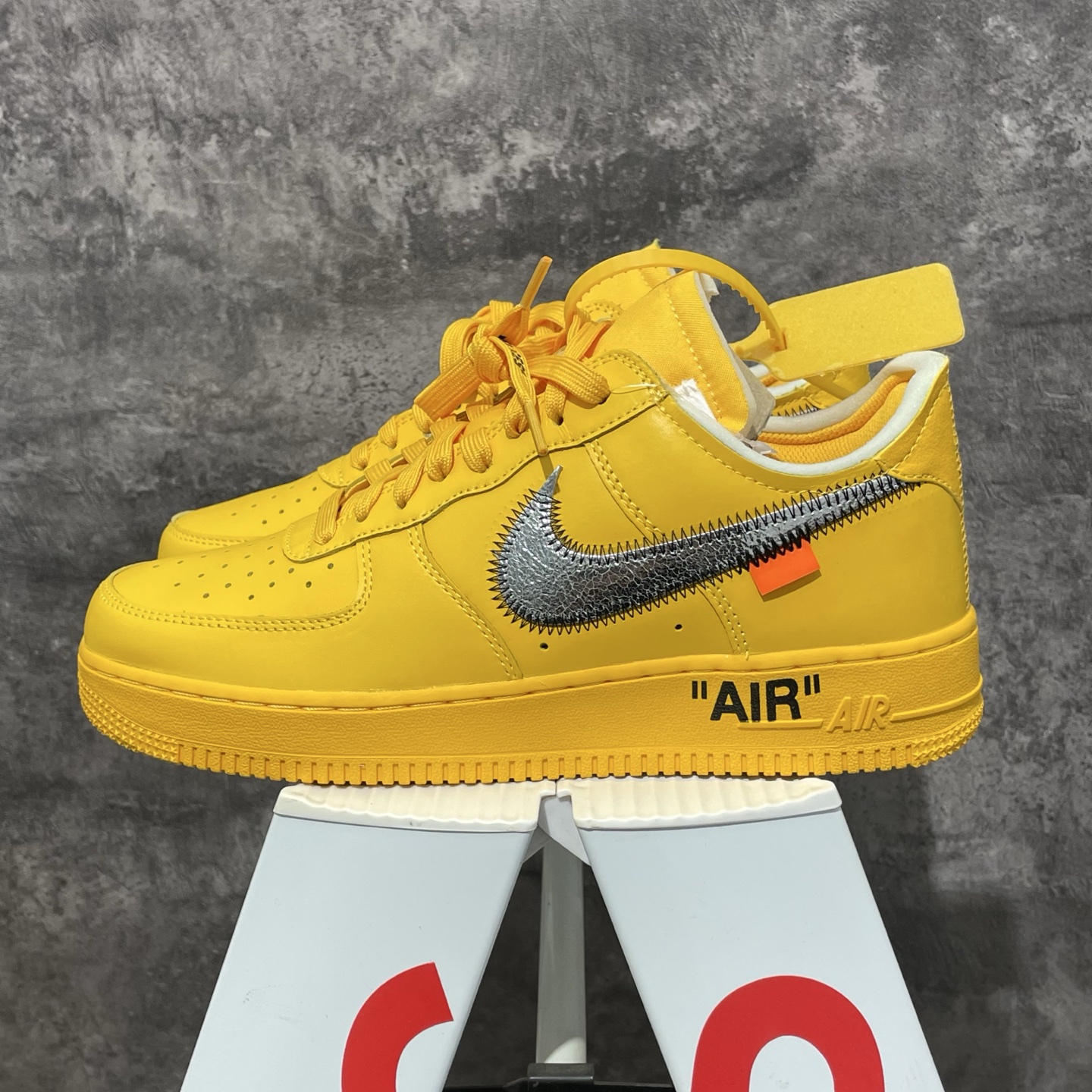 Off-White x Air Force 1 Low 'Lemonade' DD1876-700