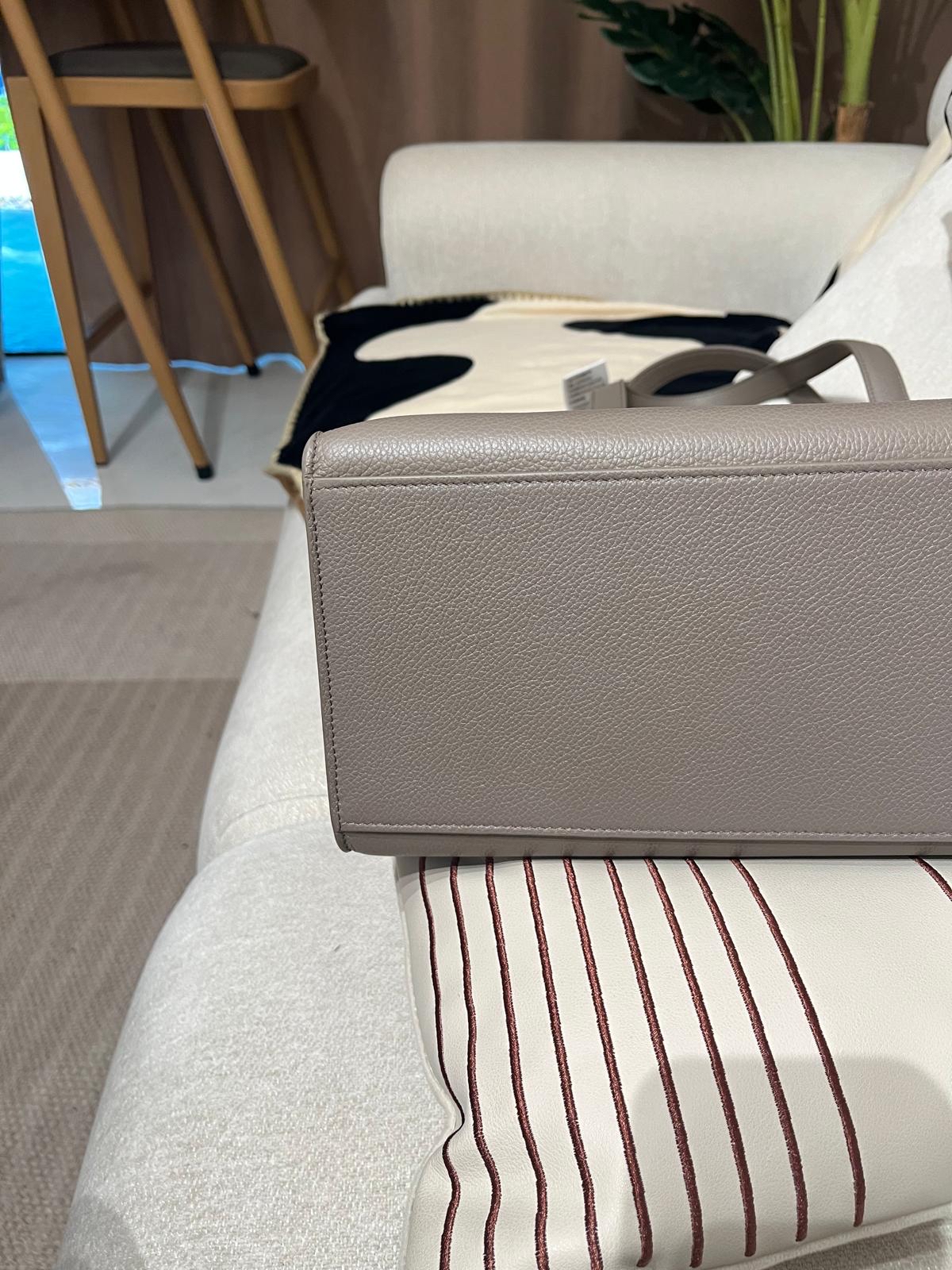 未使用品 Celine 16 Tote Bag 100%Authentic, Unused 未使用品 ✅Key lock ✅Dust Bag