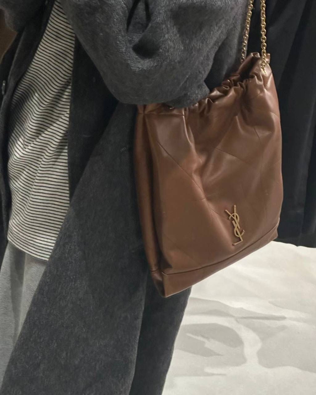 圣罗兰 Icare Maxi 绗缝羊皮革购物袋