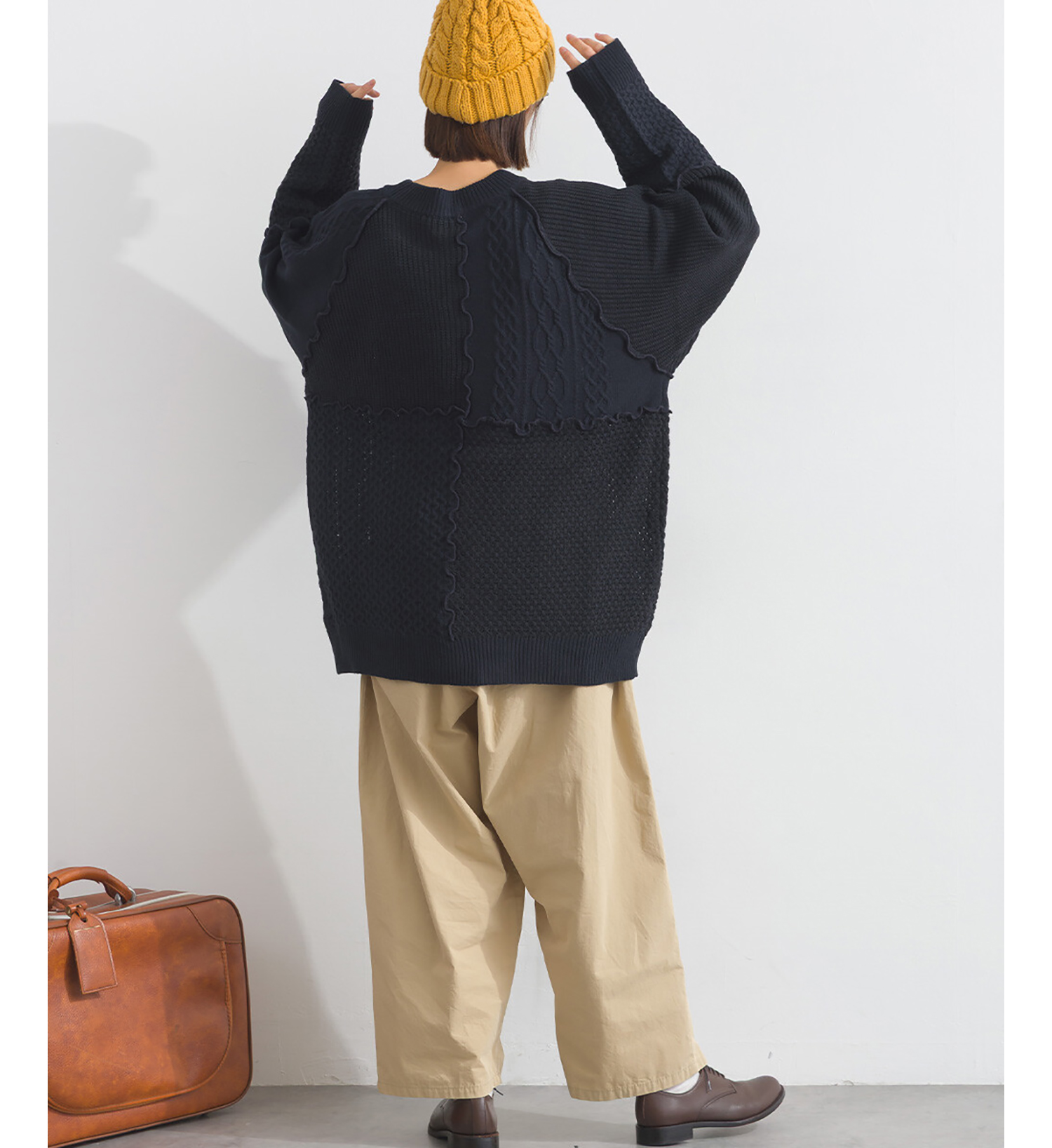 LP - 木耳邊拼貼冷織毛衣 (黑色)