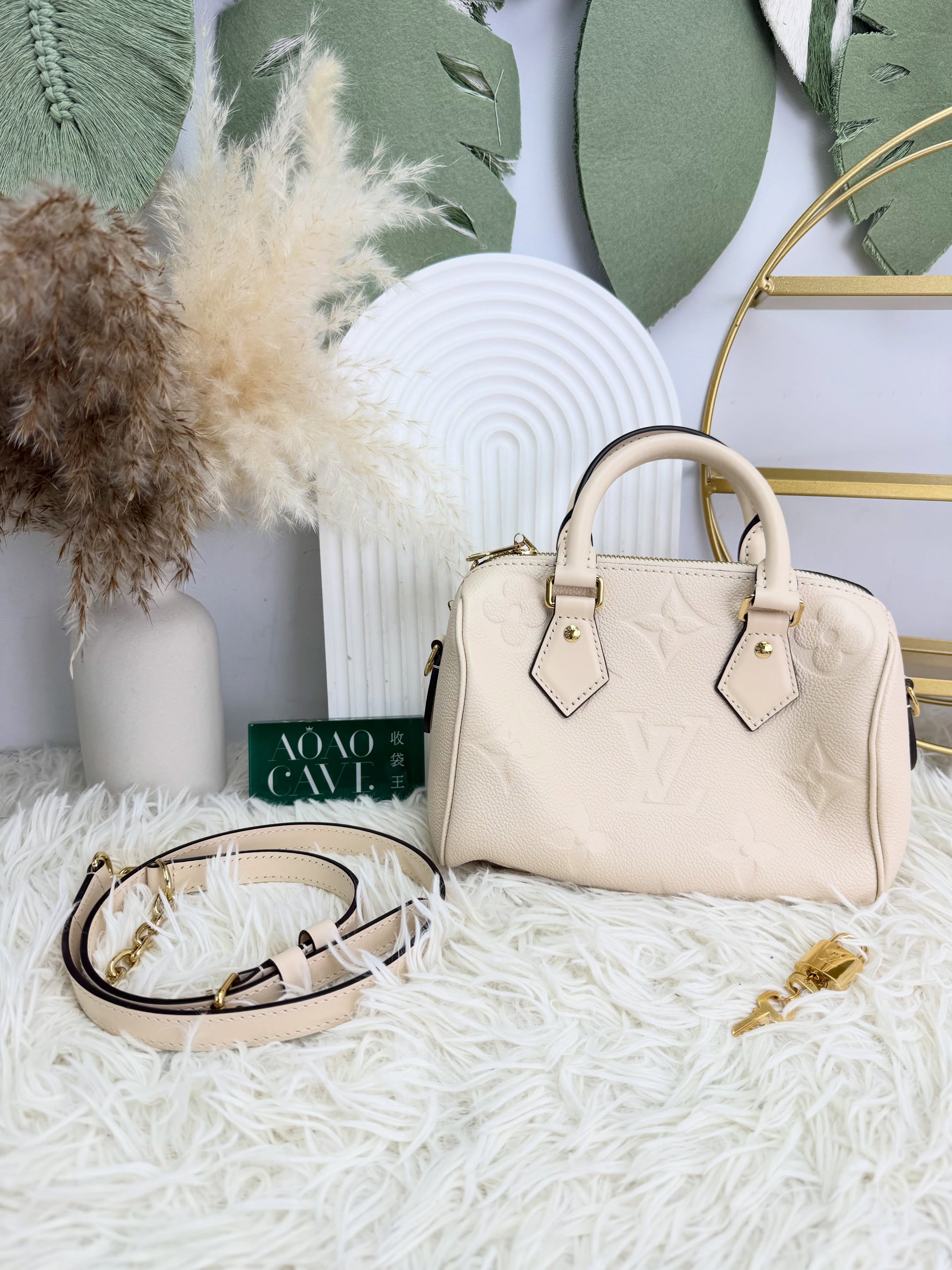 Lv👜 PRE OWNED 🛍️Speedy Bandoulière 20 白色 老花壓花皮革拼金屬鏈條肩帶 有塵袋 有鎖頭鎖匙 有盒 