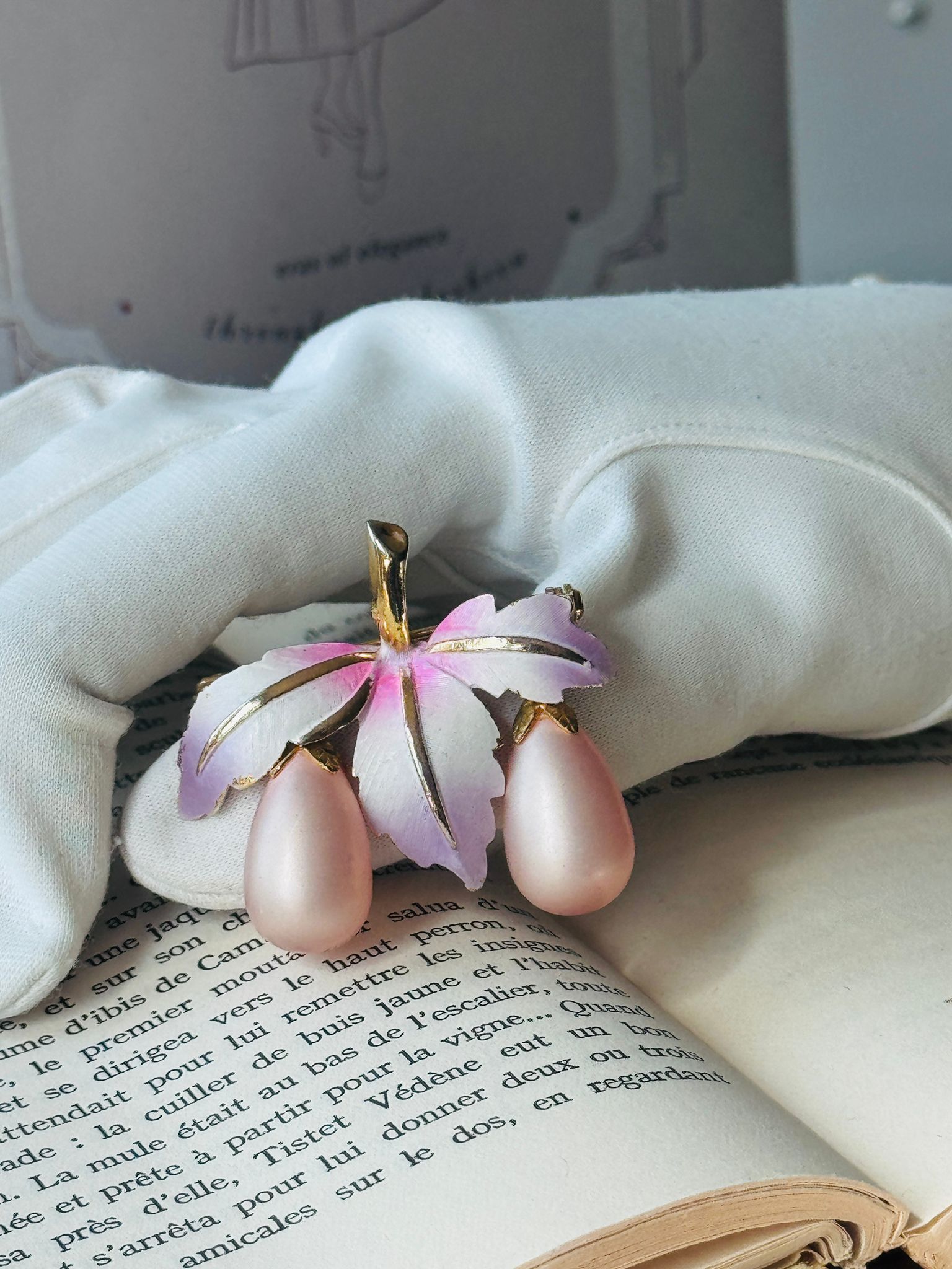 Romantic Paste Pinkl Leaf With Pearlescent Drops Two-Way Brooch/Pendant (MT2595)
