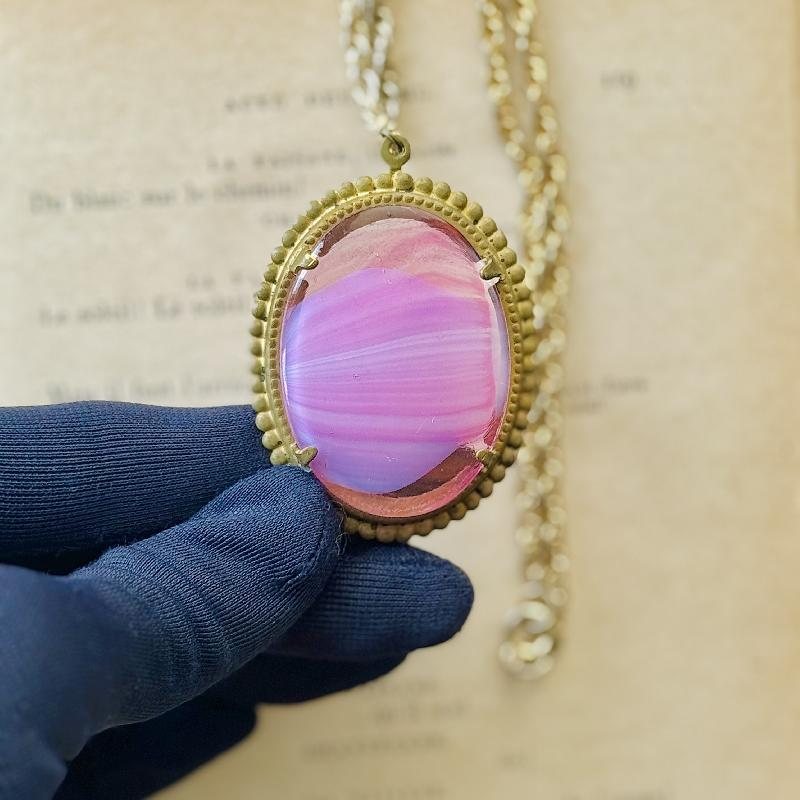 Vintage C.a. 1960-70s British Mineral Style Striped Pattern Pink Glass Pendant Necklace - New Old Stock (MT2018-10)