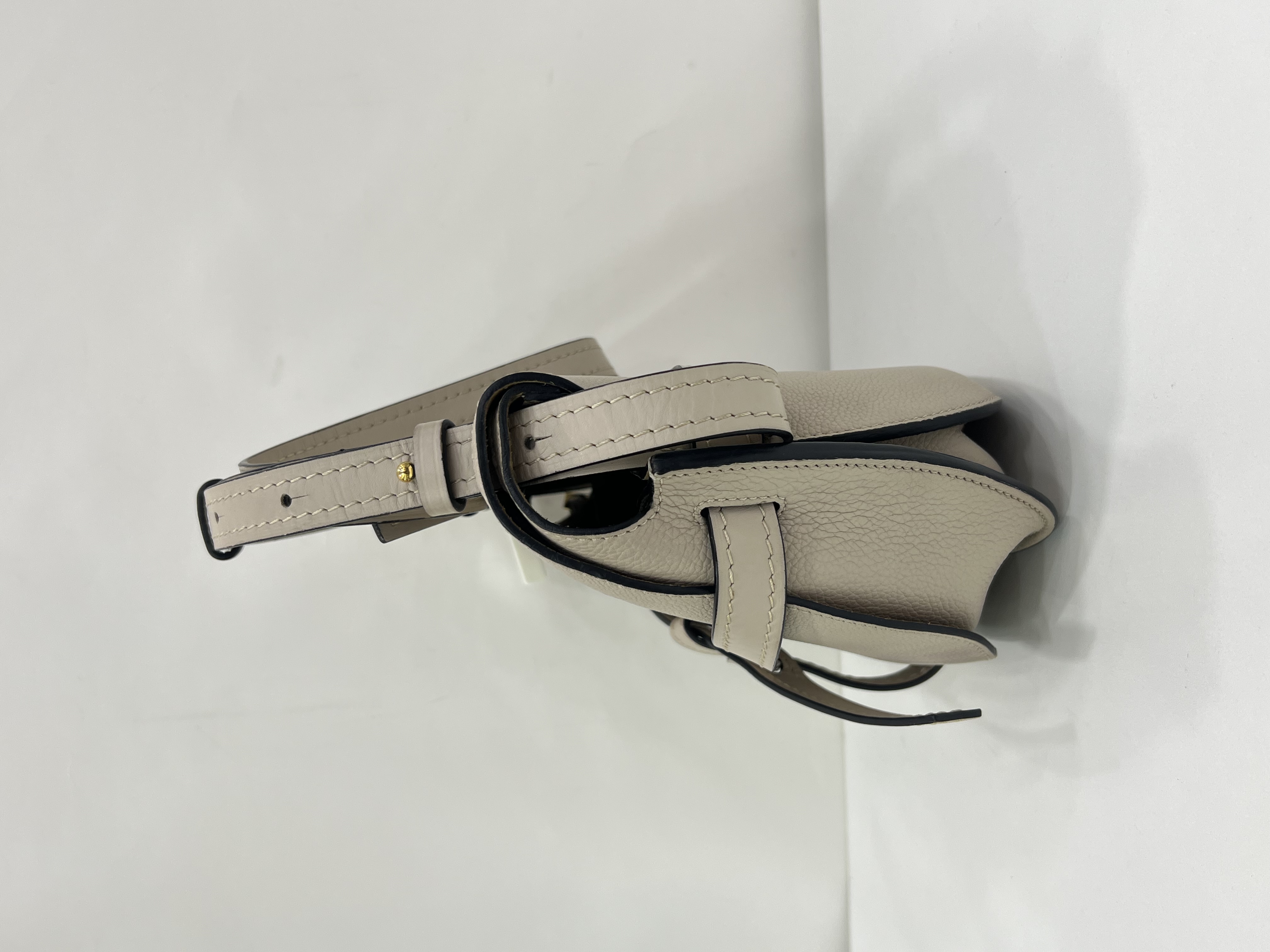 直播貨品 |  [1個-$100 2個-$300］E33
