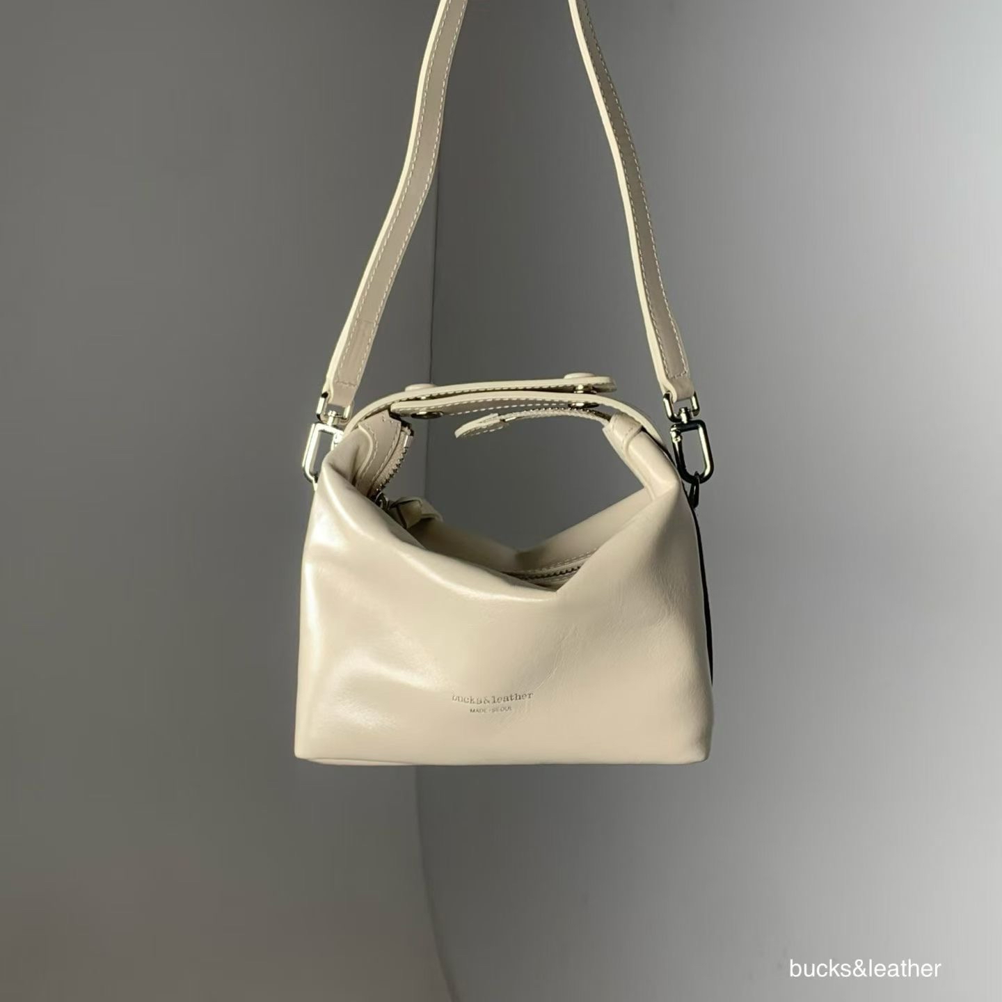 BUTTON CROSS BAG 光面牛皮 | 羊皮