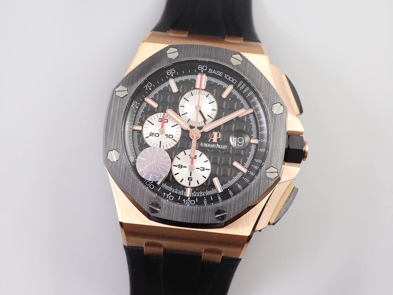 AP26400皇家橡树v2版 金壳陶瓷圈材质 44毫米直径 搭载复刻原版CaL．3126机芯 陶瓷圈口 市面上最顶级版本的超级复刻🔥