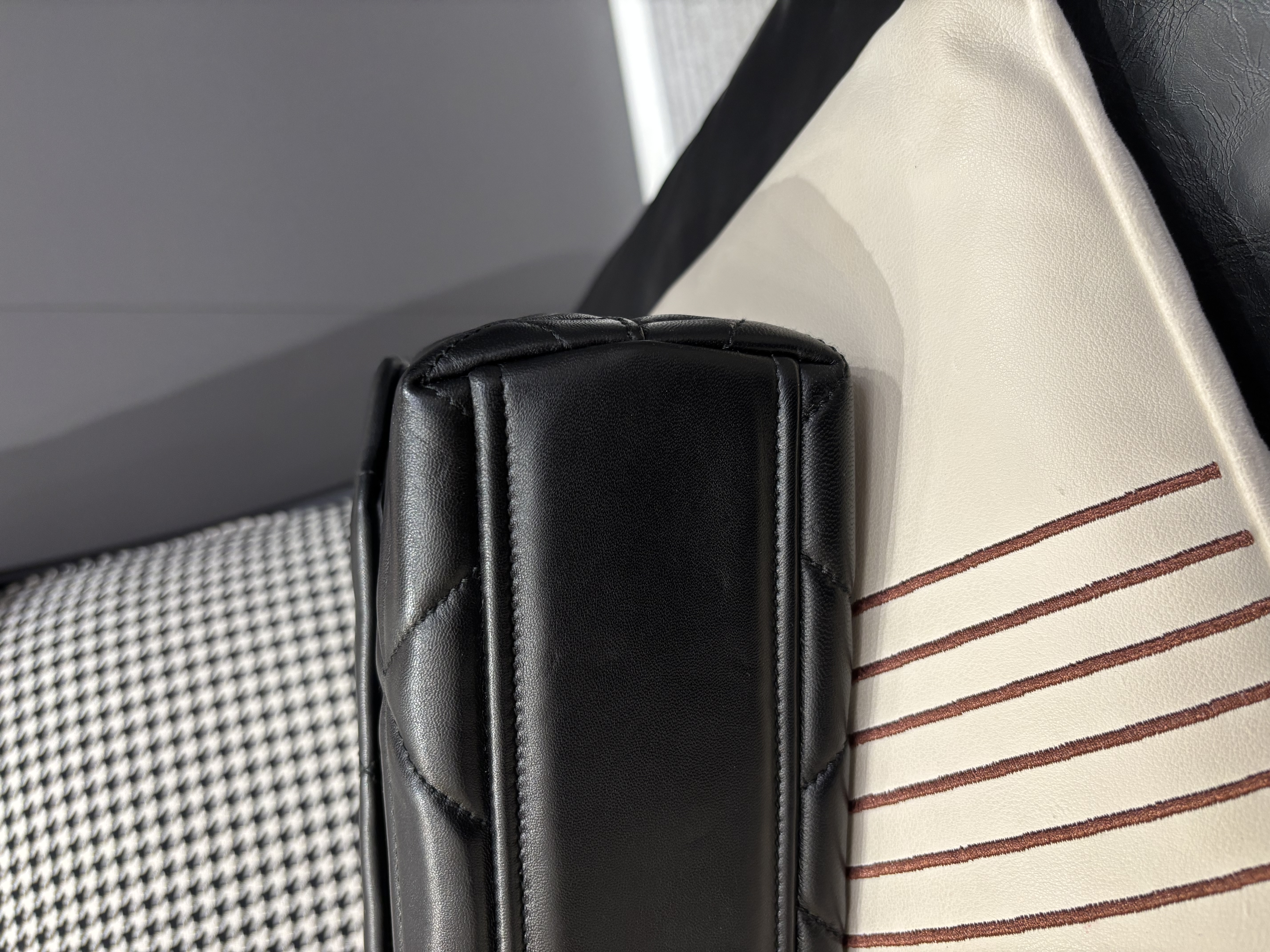 Prada Spectrum Shoulder Bag 1BD233 Nappa Leather flap bag 100%Authentic, 98%New ✅ certificate card ✅ booklet ✅Dust bag