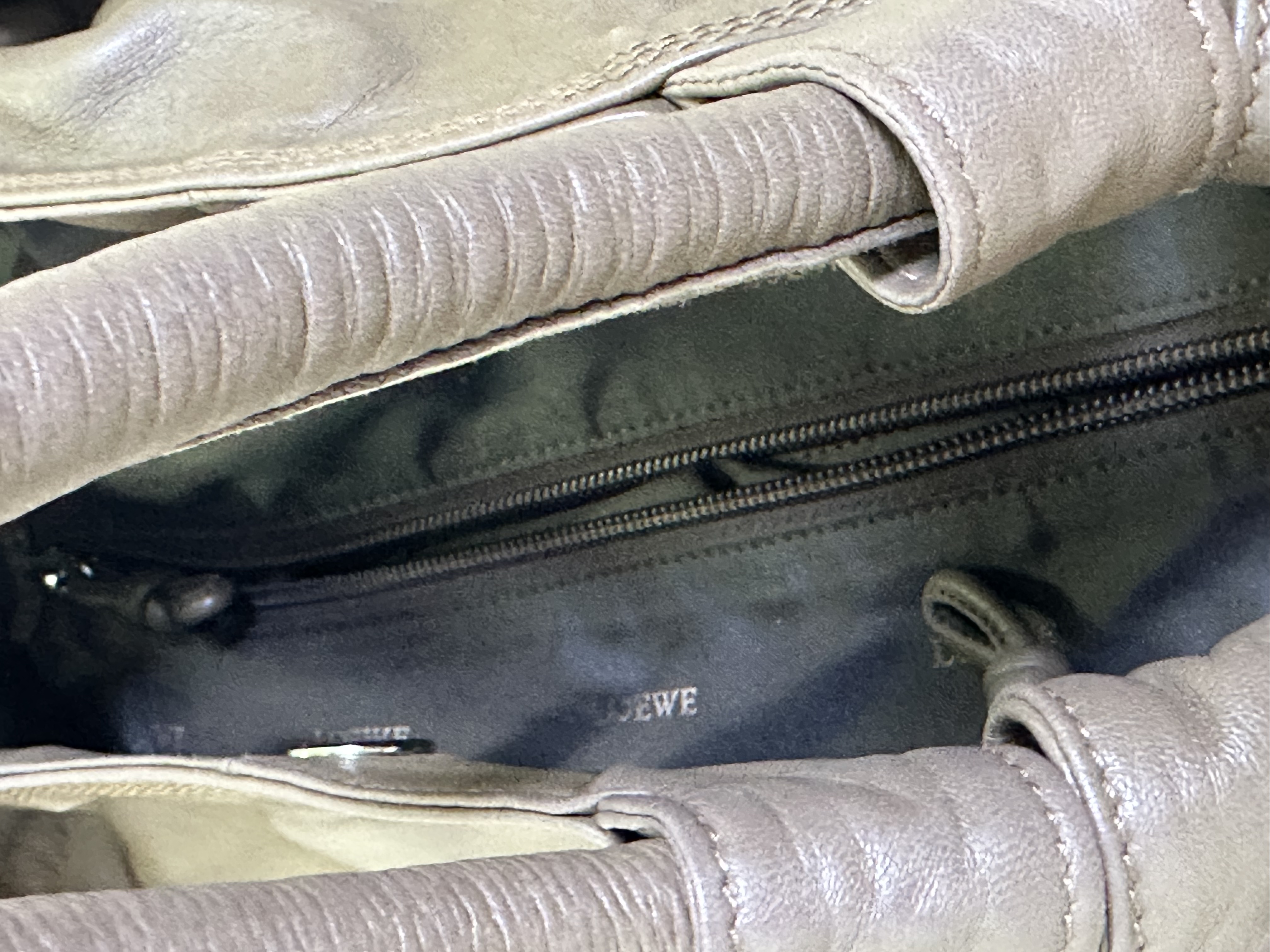 Pre owned Loewe Nappa Aire/ Product Code: 26031018