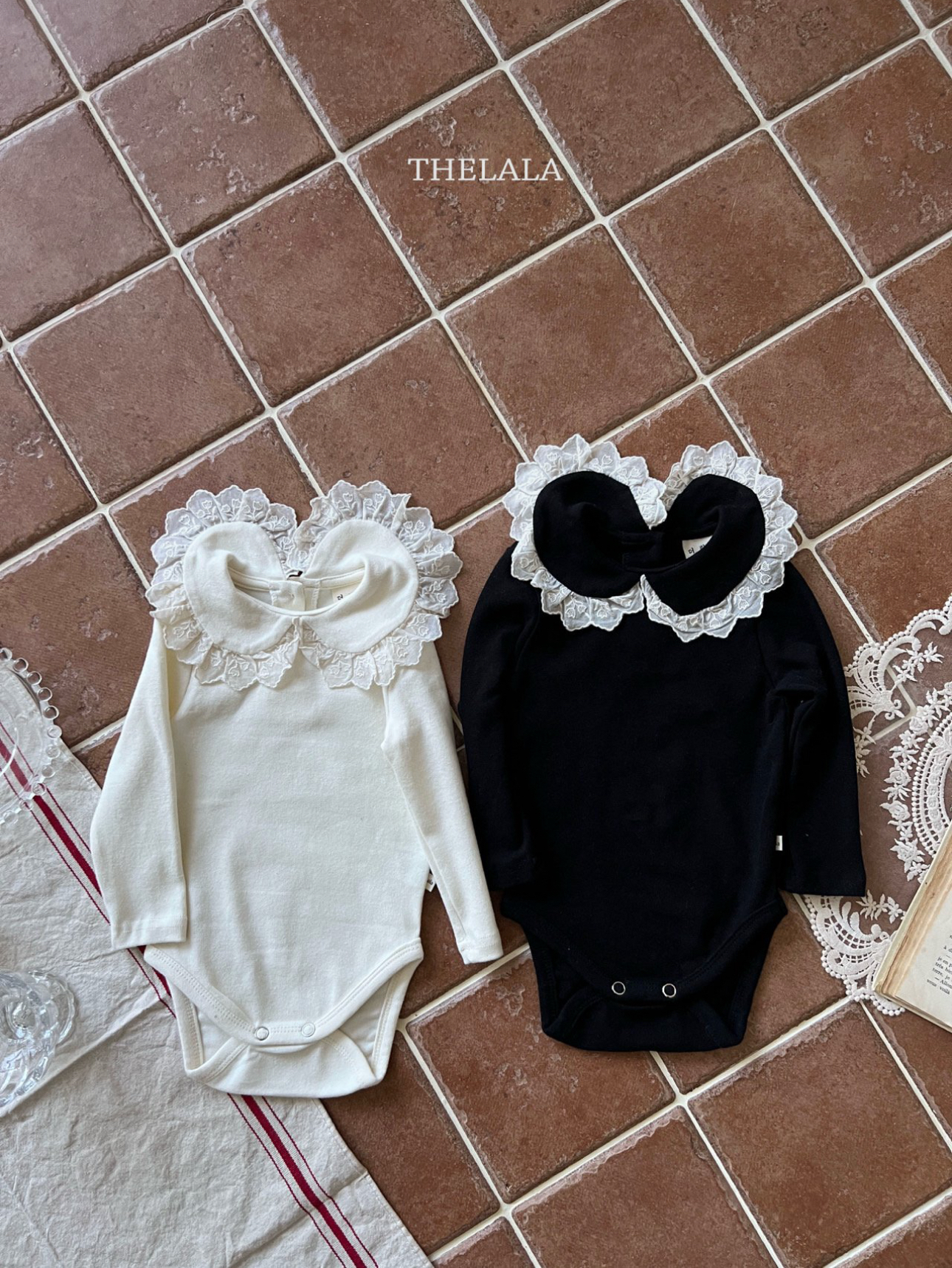 🌸預訂 韓國直送🌸🇰🇷THELALA兩色蕾絲花邊翻領長袖包屁衣