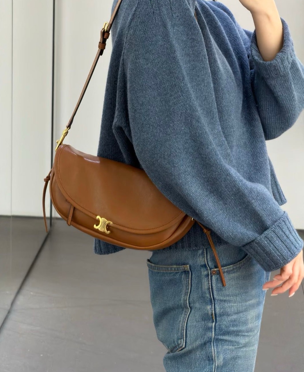 訂貨🍒Celine Little Halfmoon Bag Tan Size 25x13x5cm
