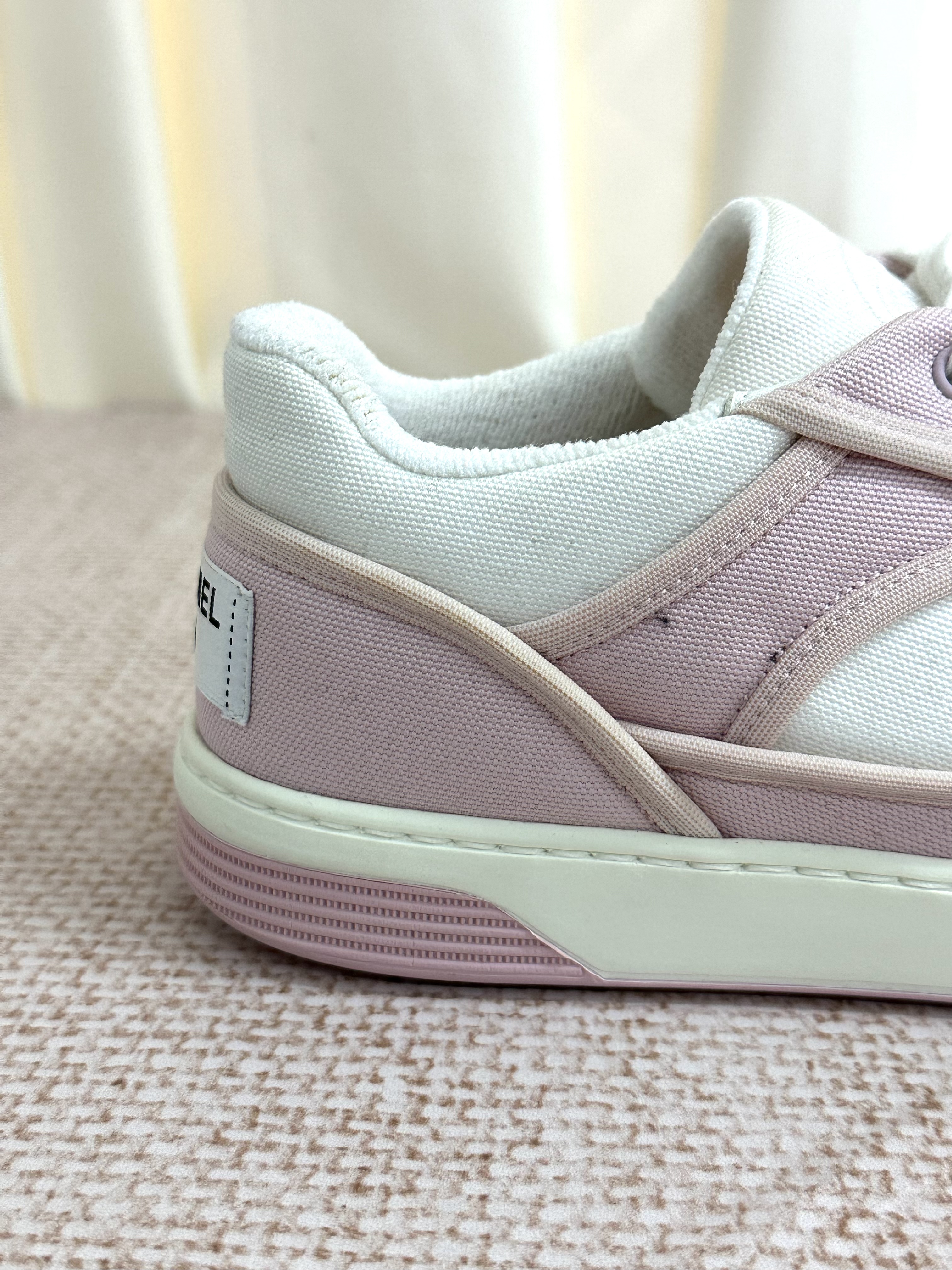 Pre-Owned Chanel Canvas Low Top Sneakers / Product Code: 26040720