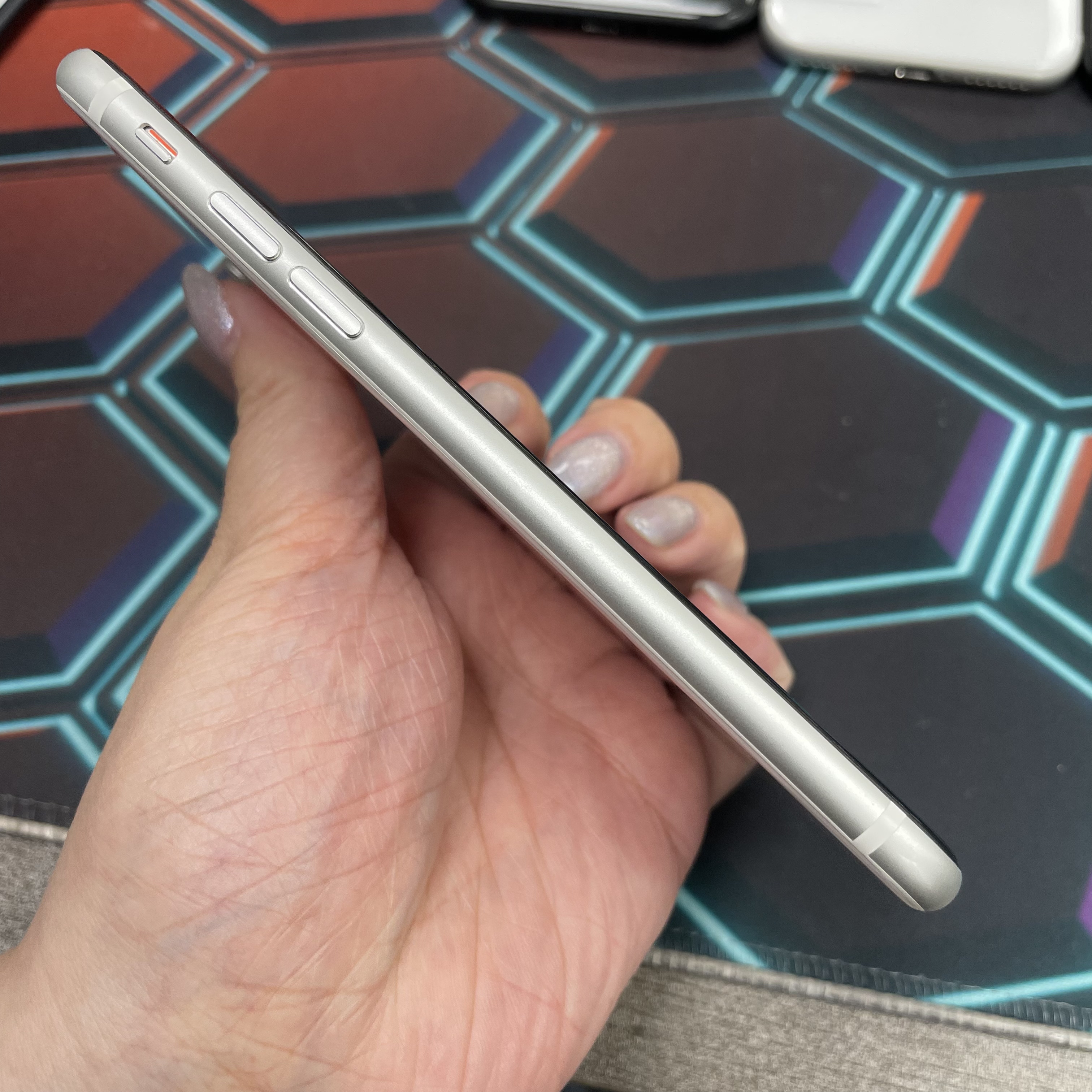 *7003 SE 2 完美機 128GB 電70 白色 white