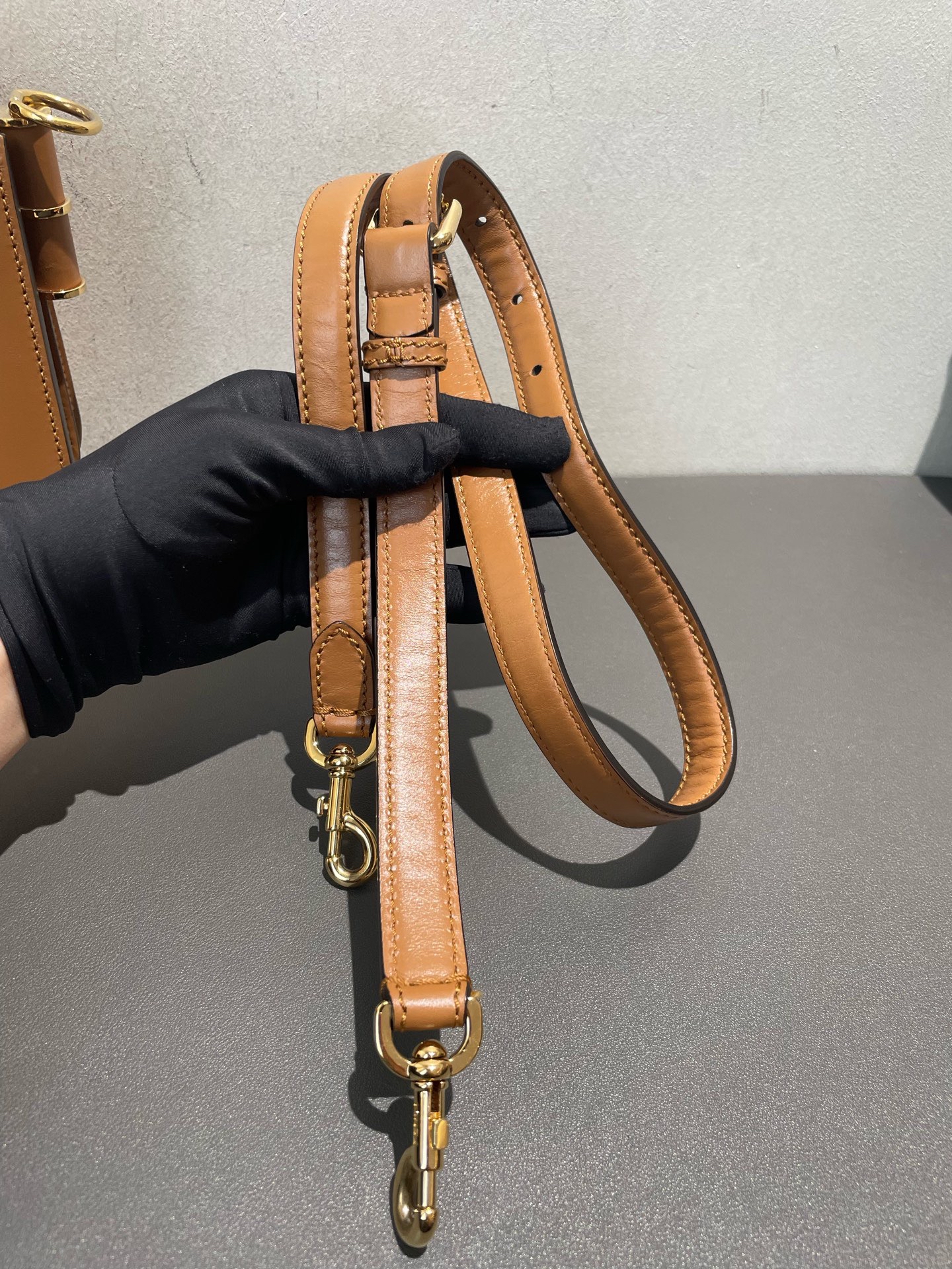 【預訂貨品】FENDI焦糖色金扣風琴包