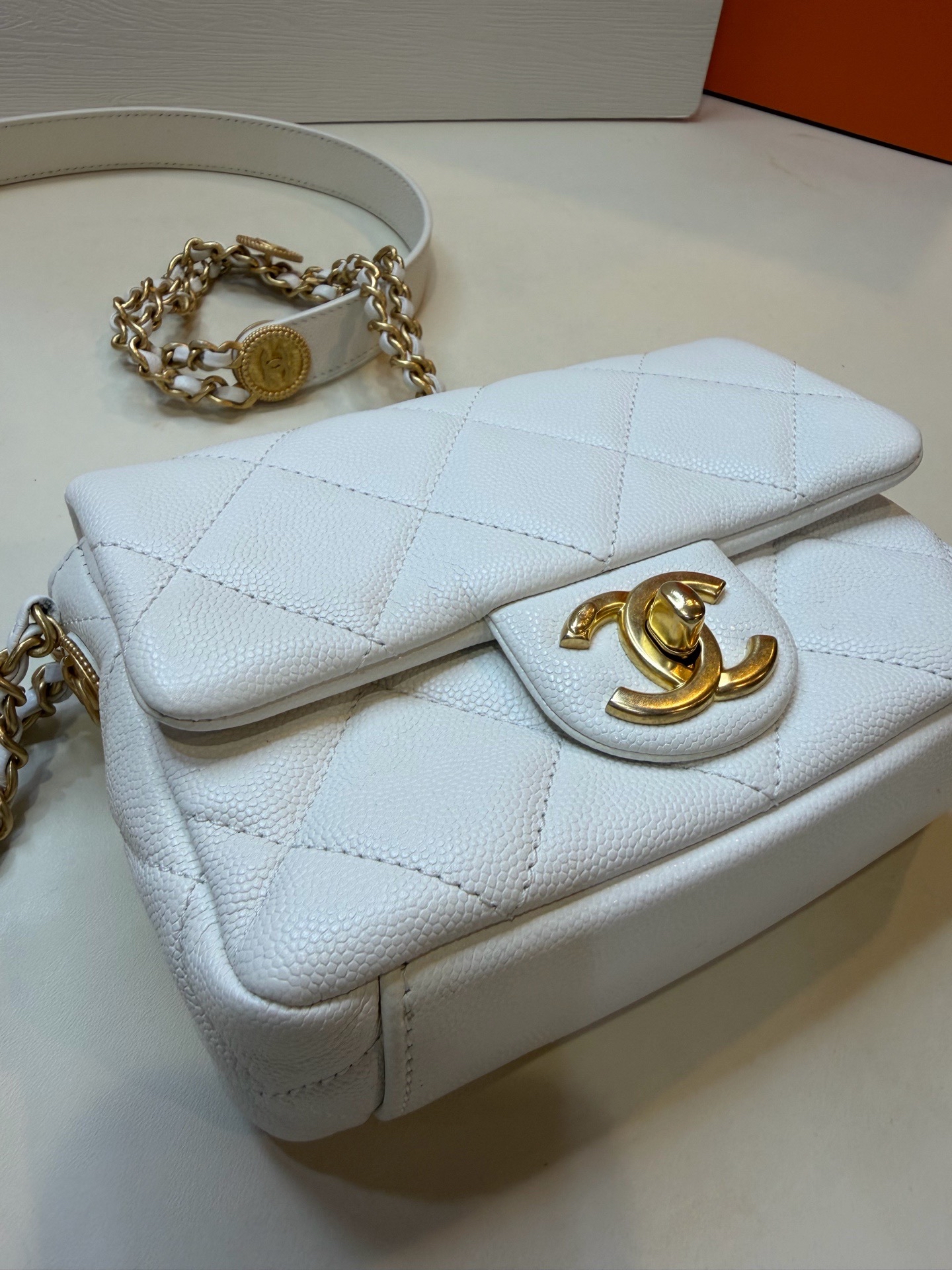 Pre-Owned CHANEL Mini Square / Product Code: 26042427