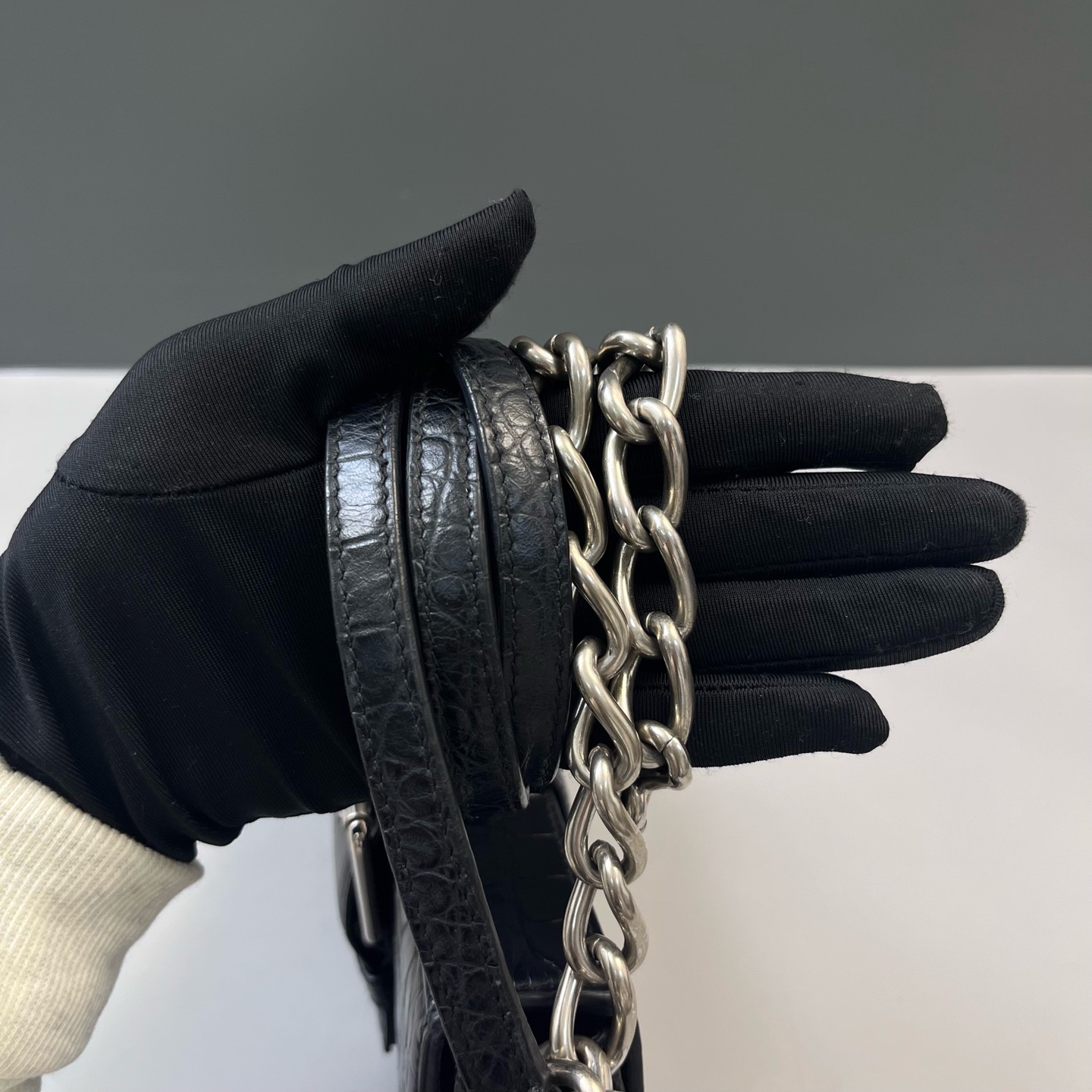 【預訂貨品】巴黎世家黑銀鰐魚壓紋腋下包