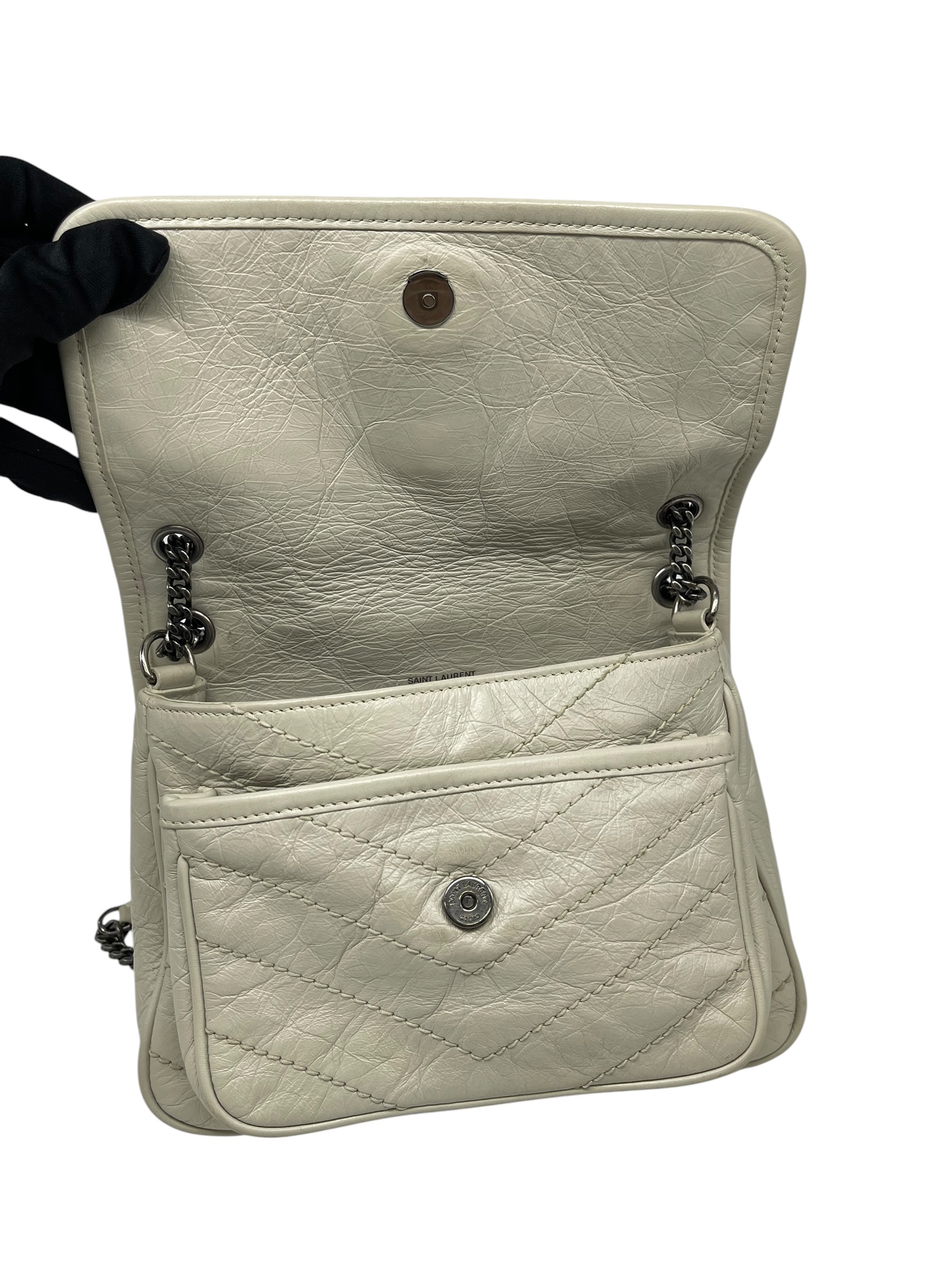 Pre-owned YSL NIKI WHITE / Product Code: 071404